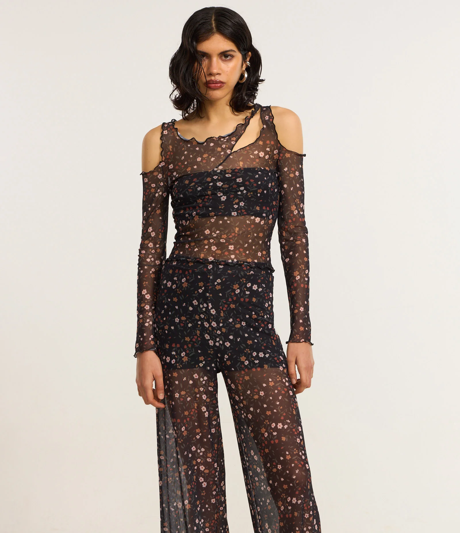 Calça Reta em Tule com Estampa Floral Preto 2