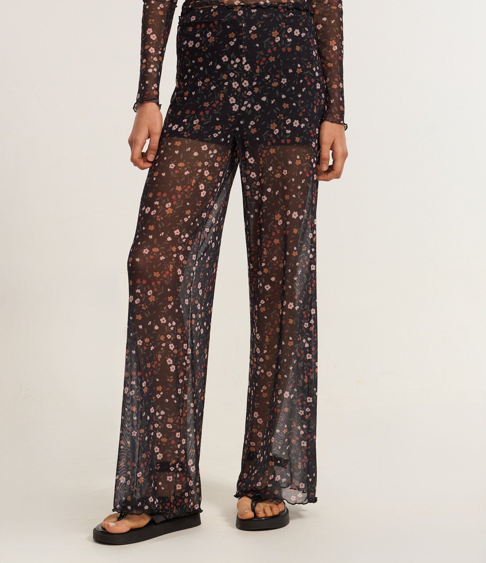 Calça Reta em Tule com Estampa Floral Preto 3