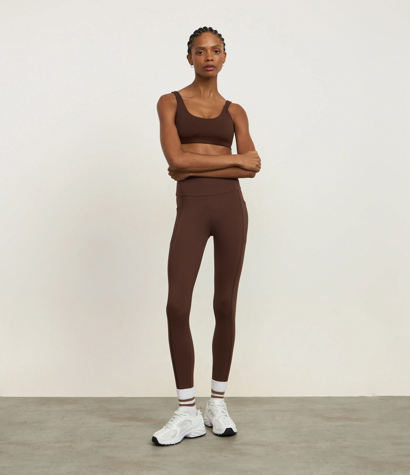 Calça Legging Esportiva em Poliamida com Cós Texturizado Marrom 2