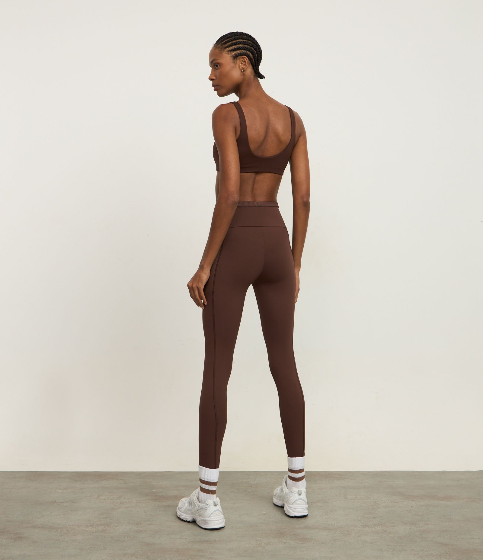 Calça Legging Esportiva em Poliamida com Cós Texturizado Marrom 5