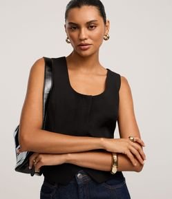 Colete Alfaiatado com Decote Quadrado e Bolsos Fake