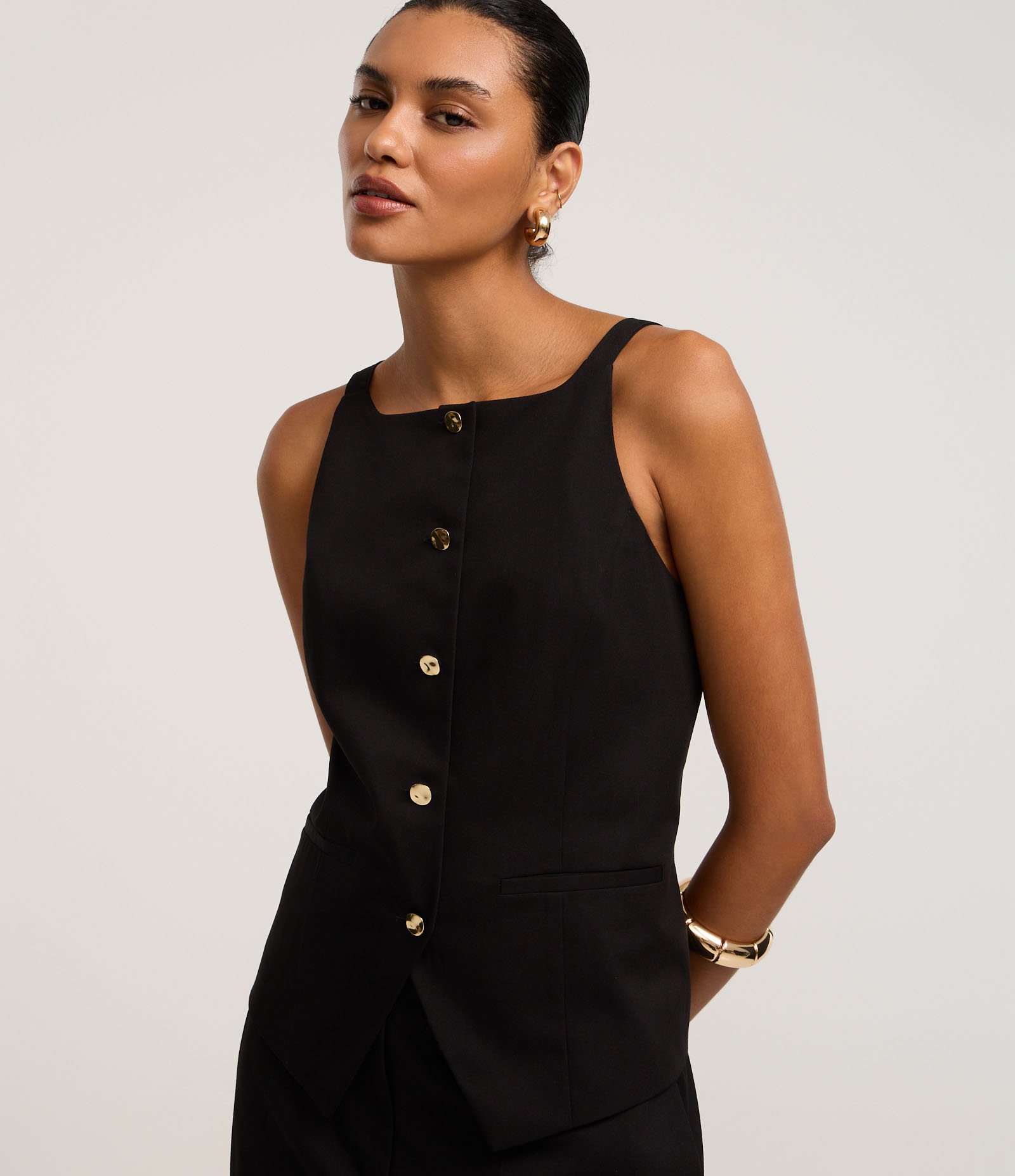 Colete Alfaiatado com Amarração nas Costas e Botões Contrastantes Preto 1