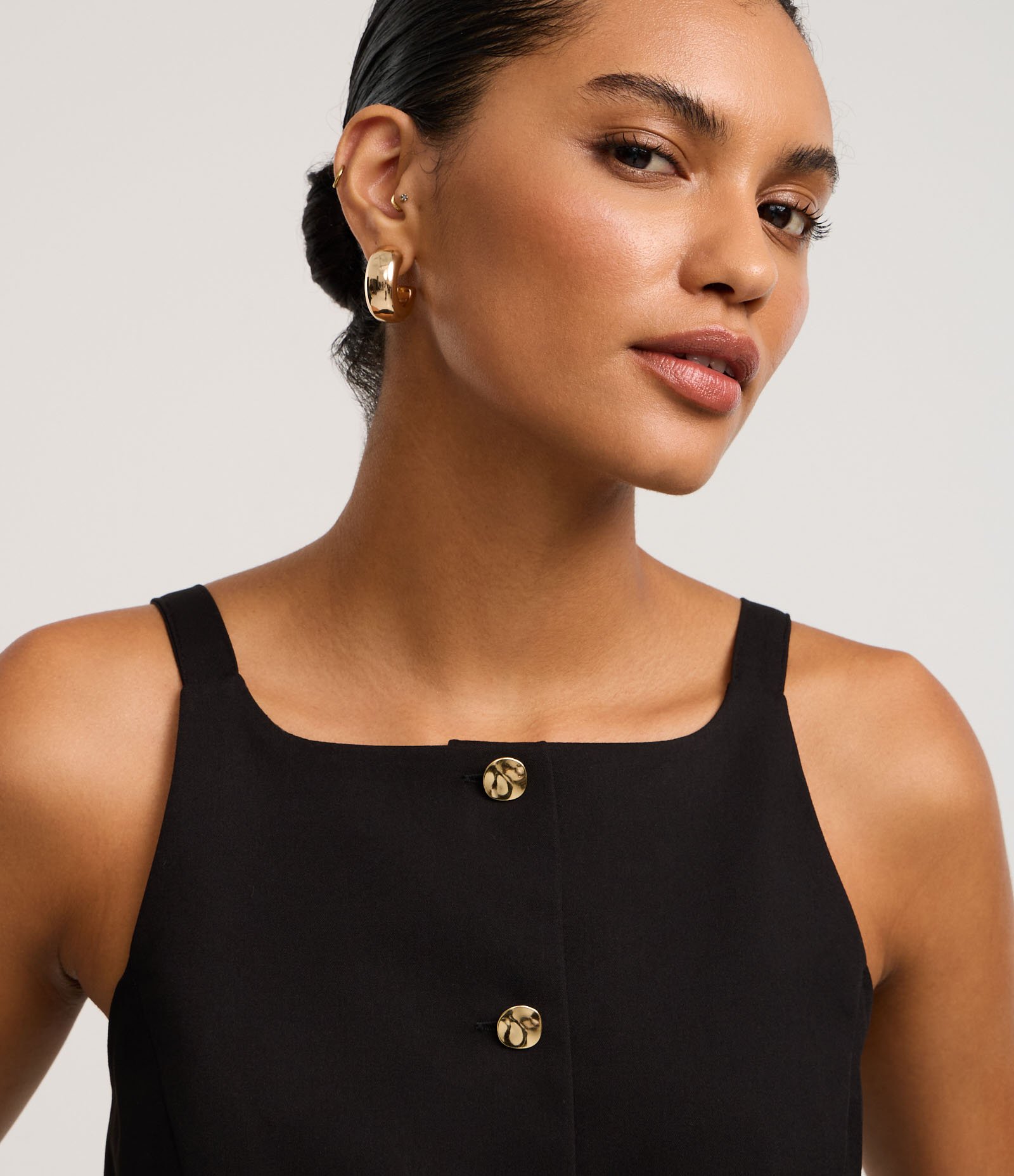 Colete Alfaiatado com Amarração nas Costas e Botões Contrastantes Preto 3