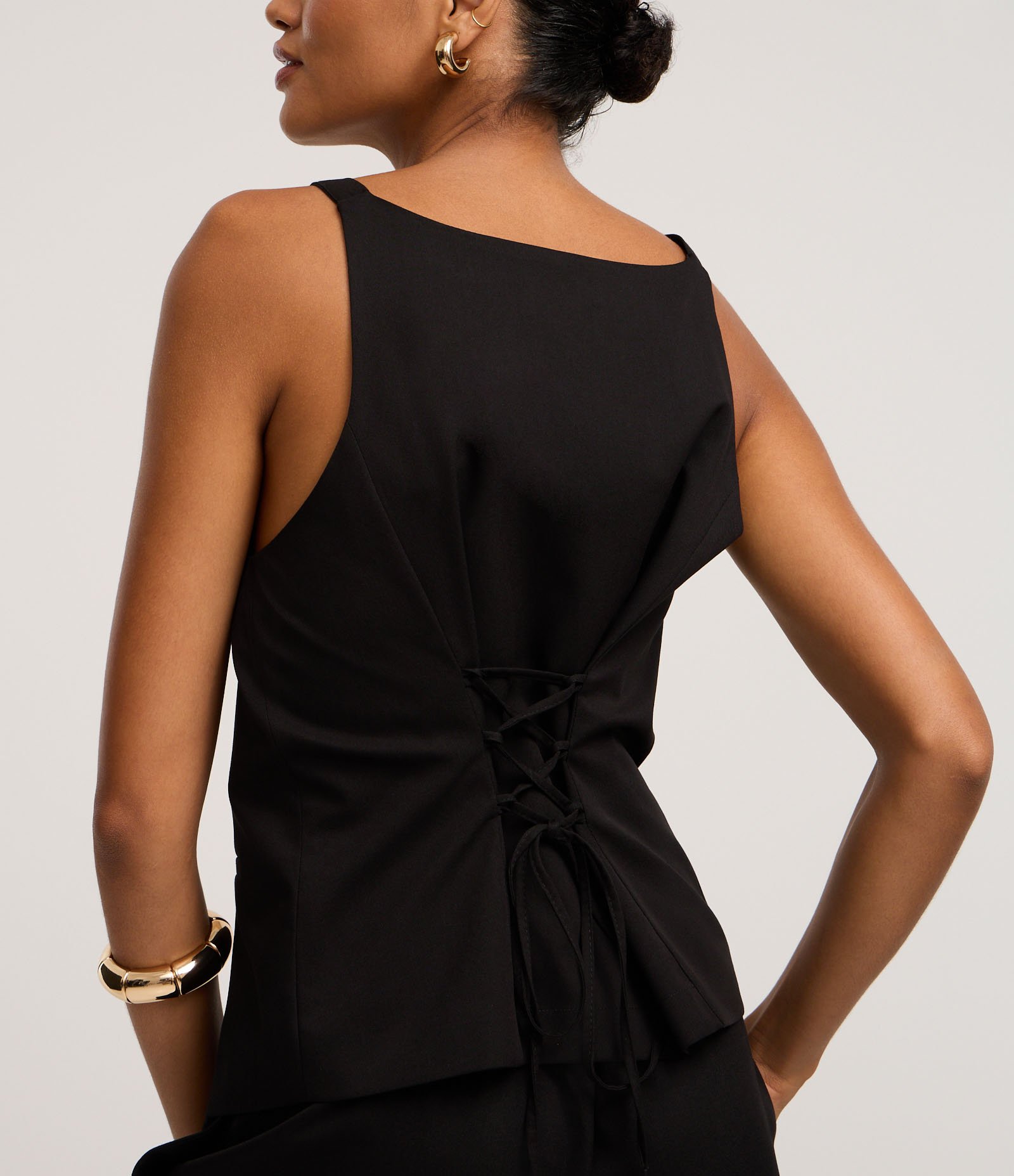 Colete Alfaiatado com Amarração nas Costas e Botões Contrastantes Preto 4