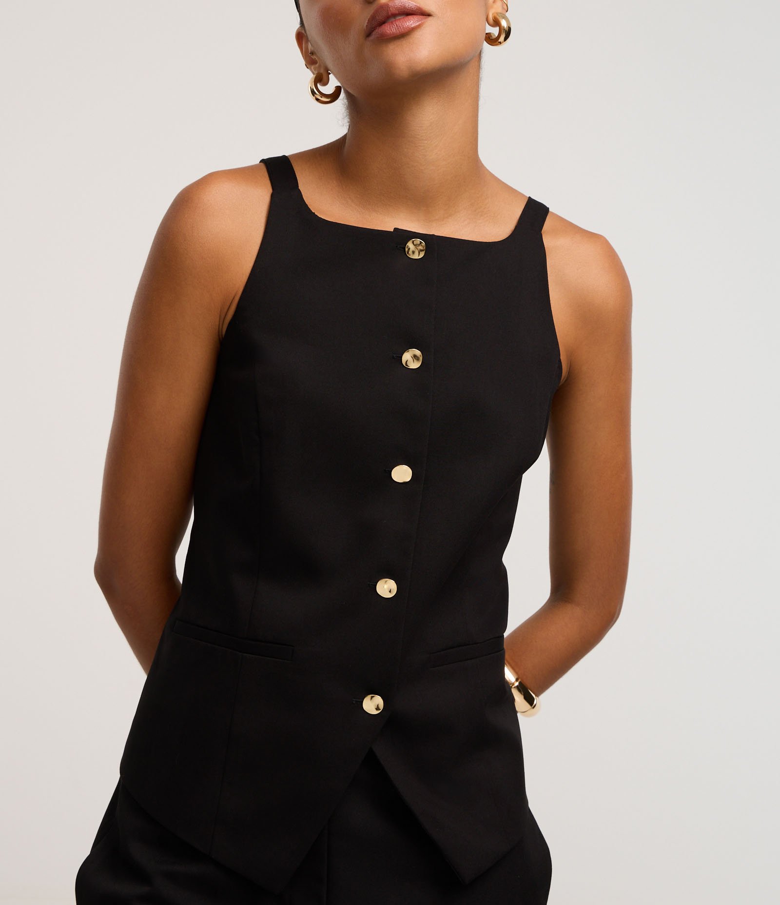 Colete Alfaiatado com Amarração nas Costas e Botões Contrastantes Preto 5