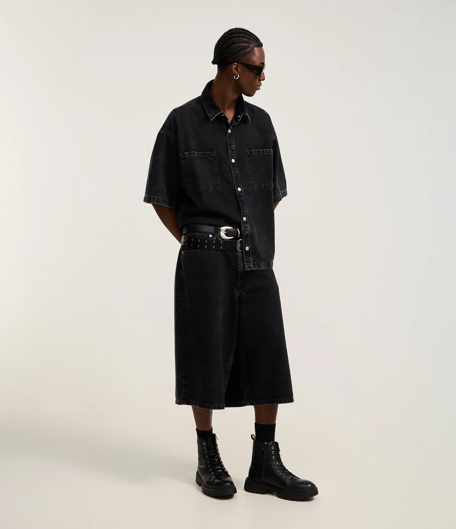 Camisa Boxy em Jeans com Bolsos Marmorizada Preto 2