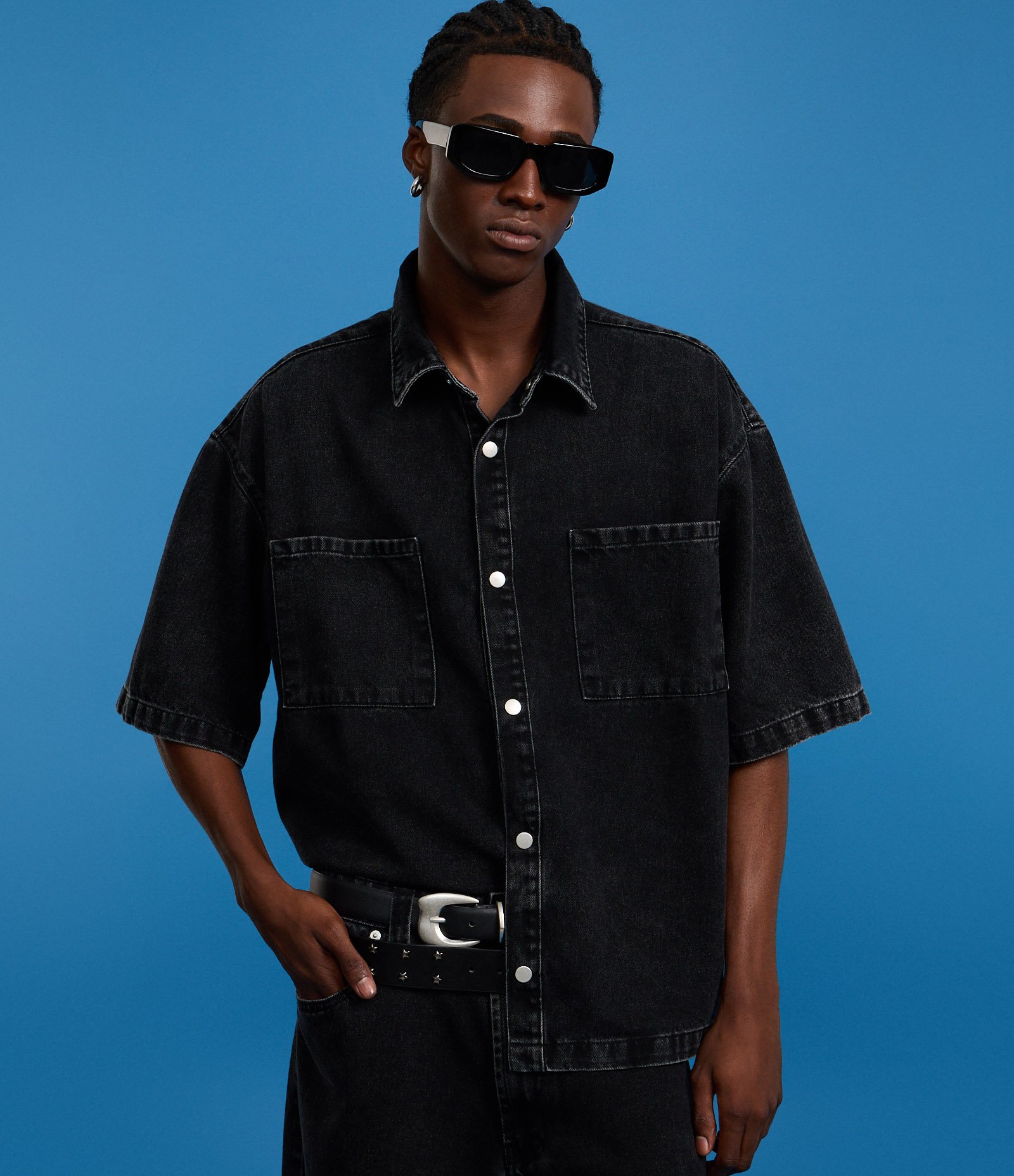 Camisa Boxy em Jeans com Bolsos Marmorizada Preto 5