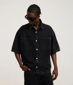 Camisa Boxy em Jeans com Bolsos Marmorizada