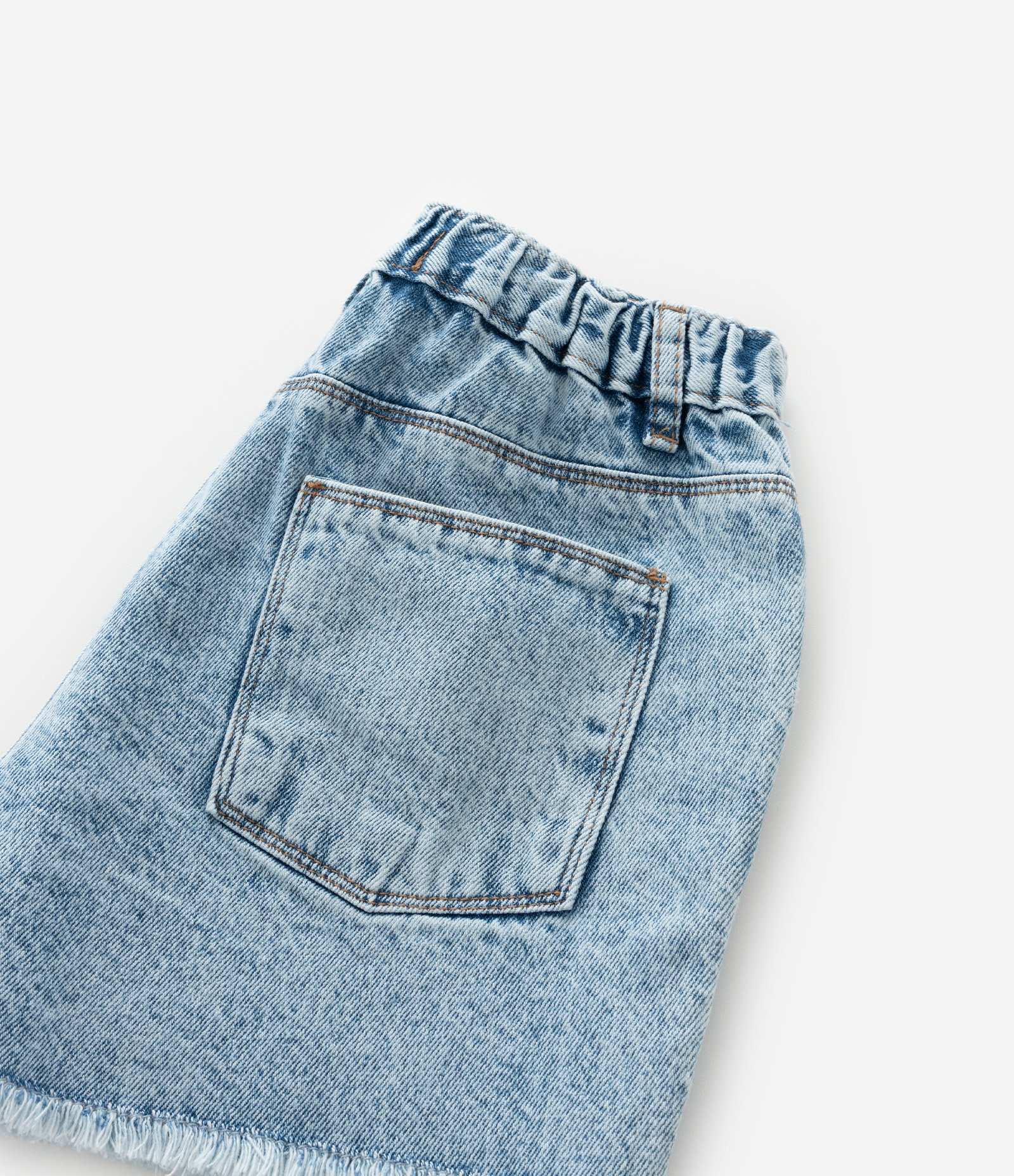Short Jeans Infantil com Bordado de Flor e Marmorizado - Tam 5 a 14 Anos Azul 4
