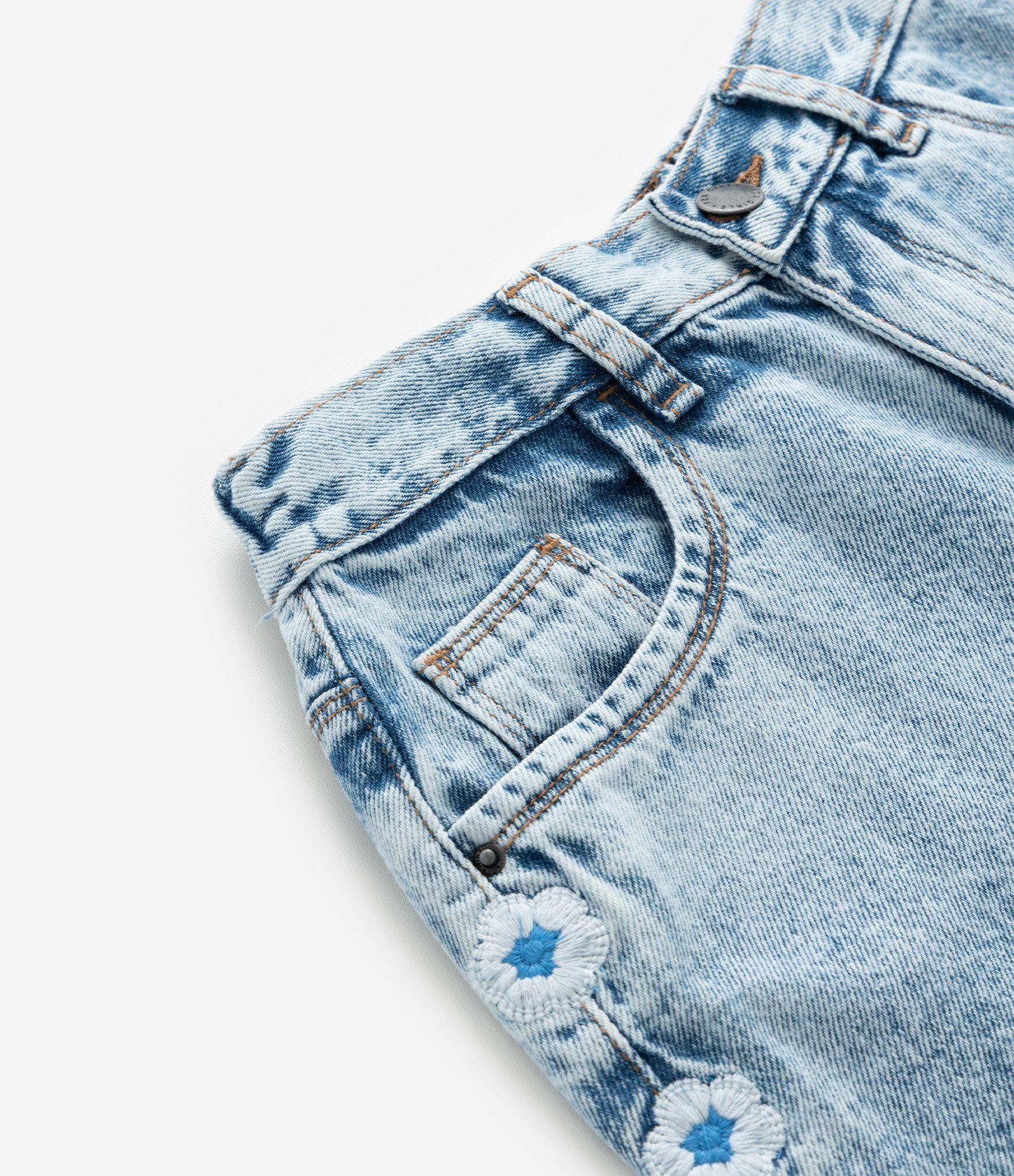 Short Jeans Infantil com Bordado de Flor e Marmorizado - Tam 5 a 14 Anos Azul 6