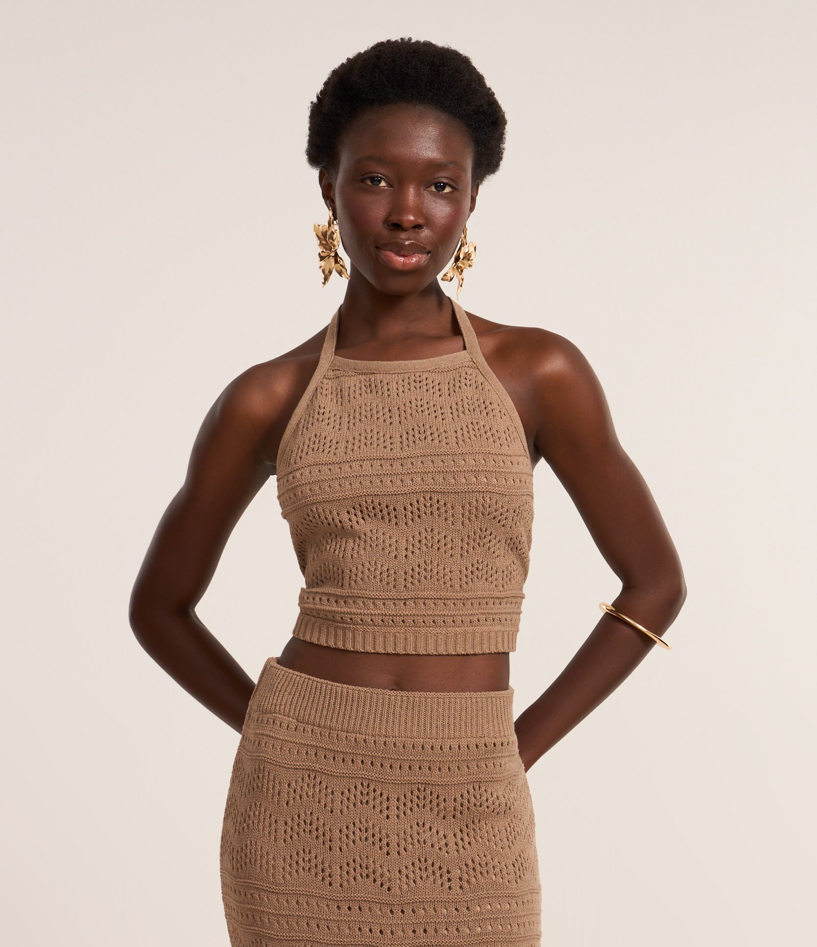 Blusa Frente Única em Tricô com Mix de Pontos e Amarração Marrom 1