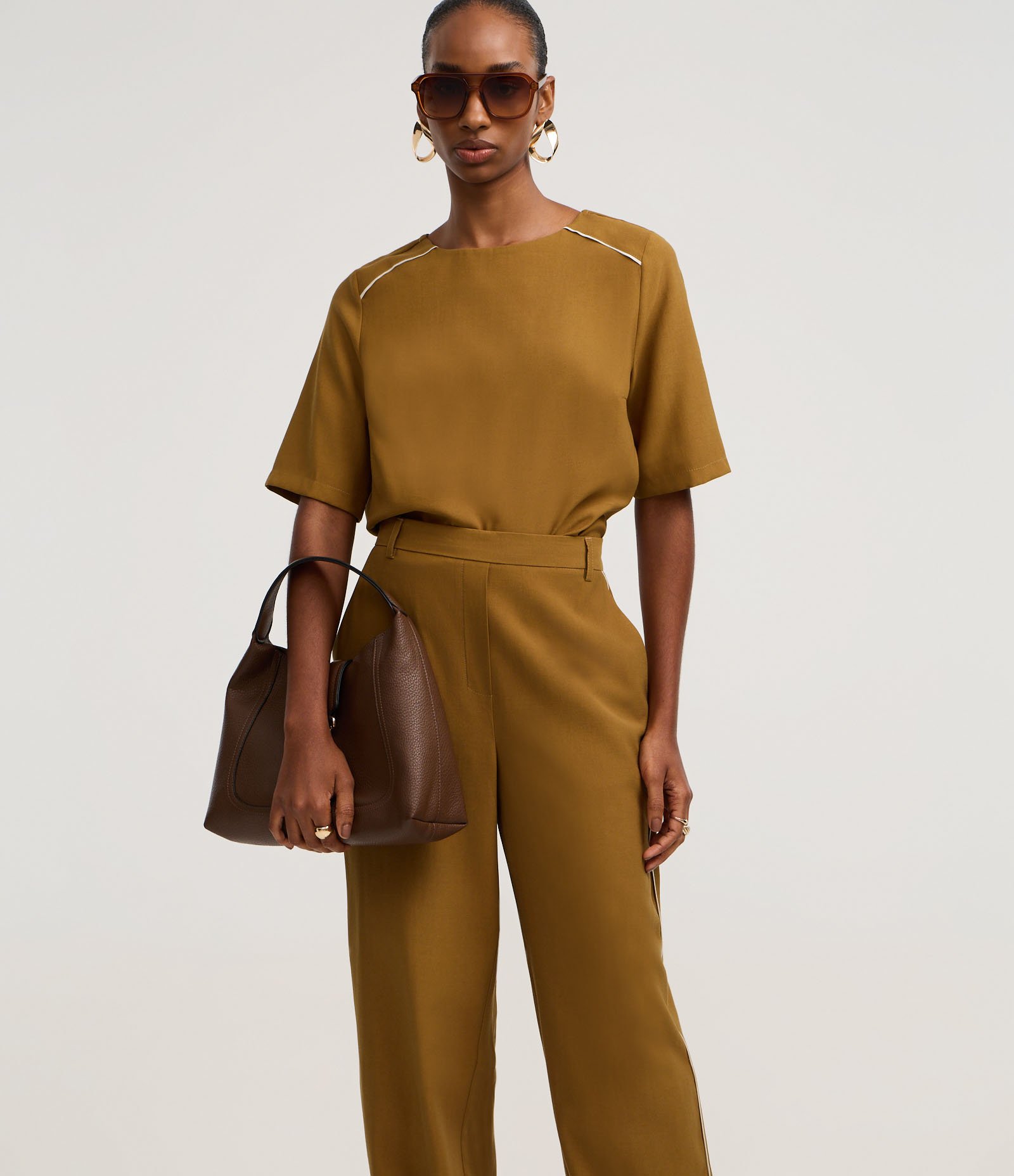 Calça Wide Leg Alfaiatada em Viscose com Listras Contrastantes Terroso 2