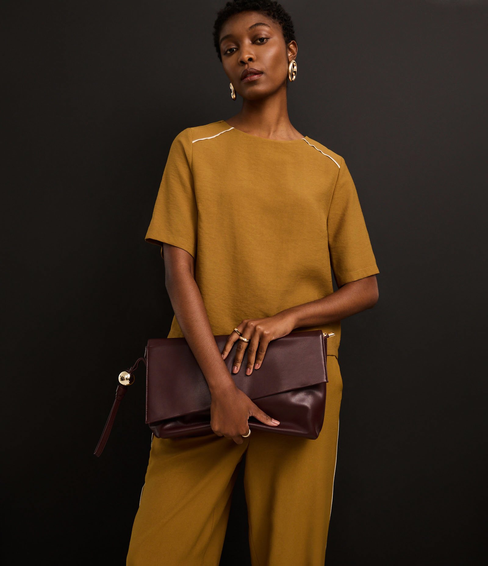 Calça Wide Leg Alfaiatada em Viscose com Listras Contrastantes Mostarda 6