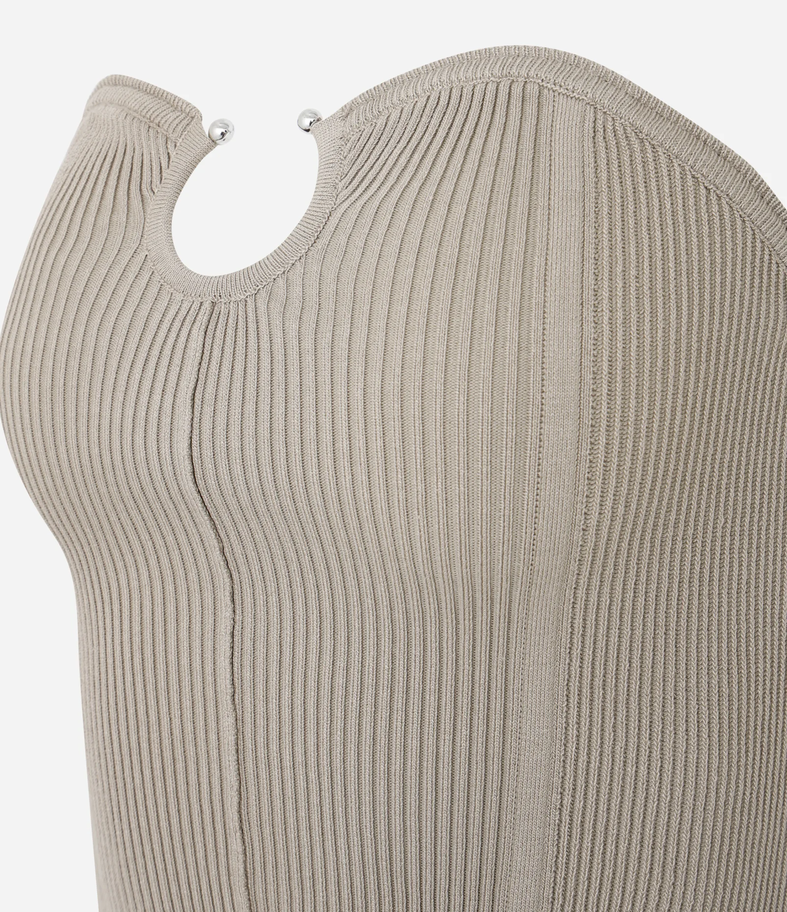 Blusa Tomara que Caia em Tricô com Aviamento no Busto Bege 2