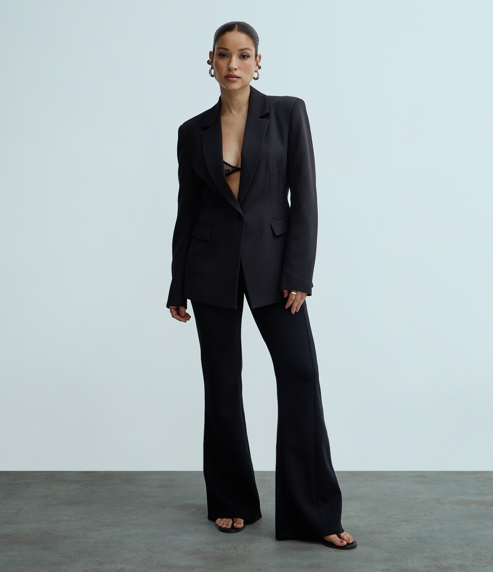 Calça Flare em Ponto Roma com Cós Embutido Preto 1