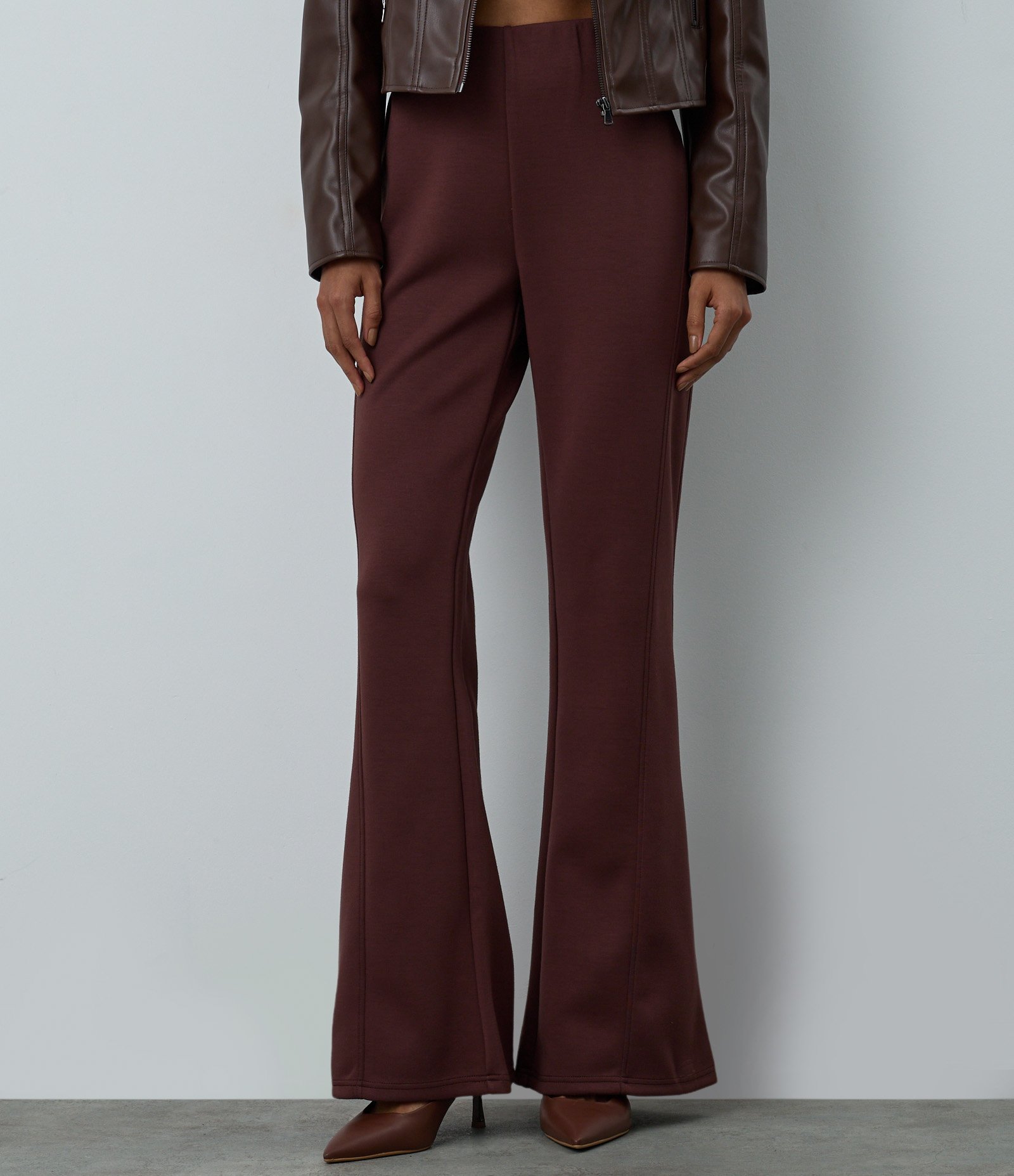 Calça Flare em Ponto Roma com Cós Embutido Marrom 2