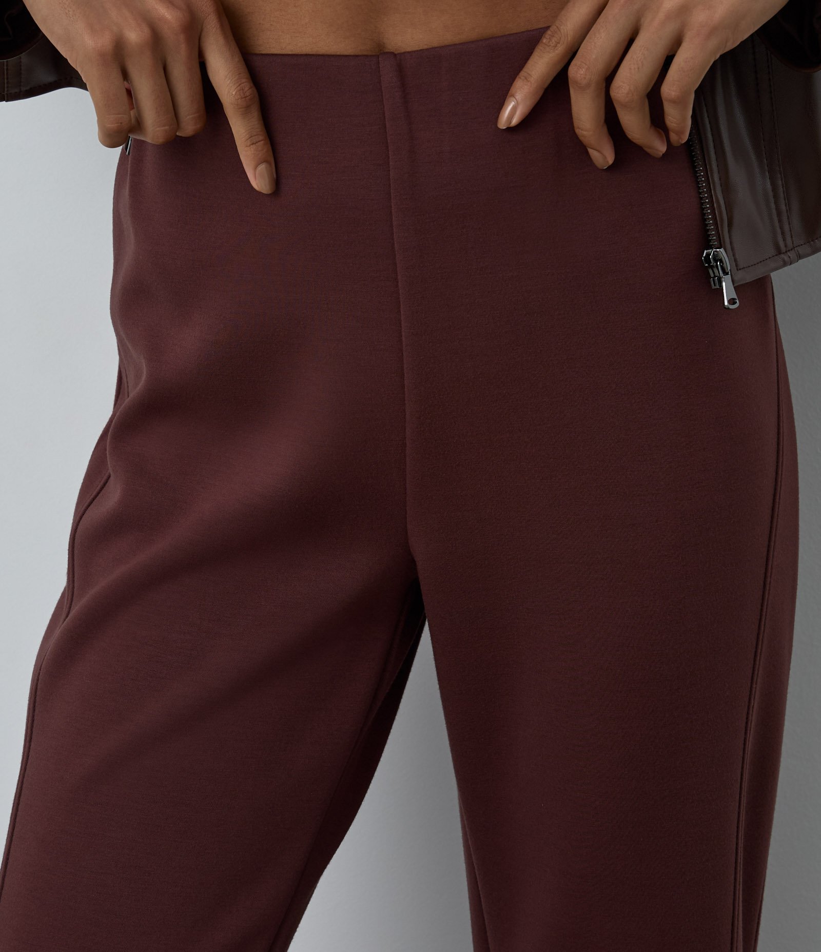 Calça Flare em Ponto Roma com Cós Embutido Marrom 3