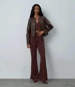 Calça Flare em Ponto Roma com Cós Embutido