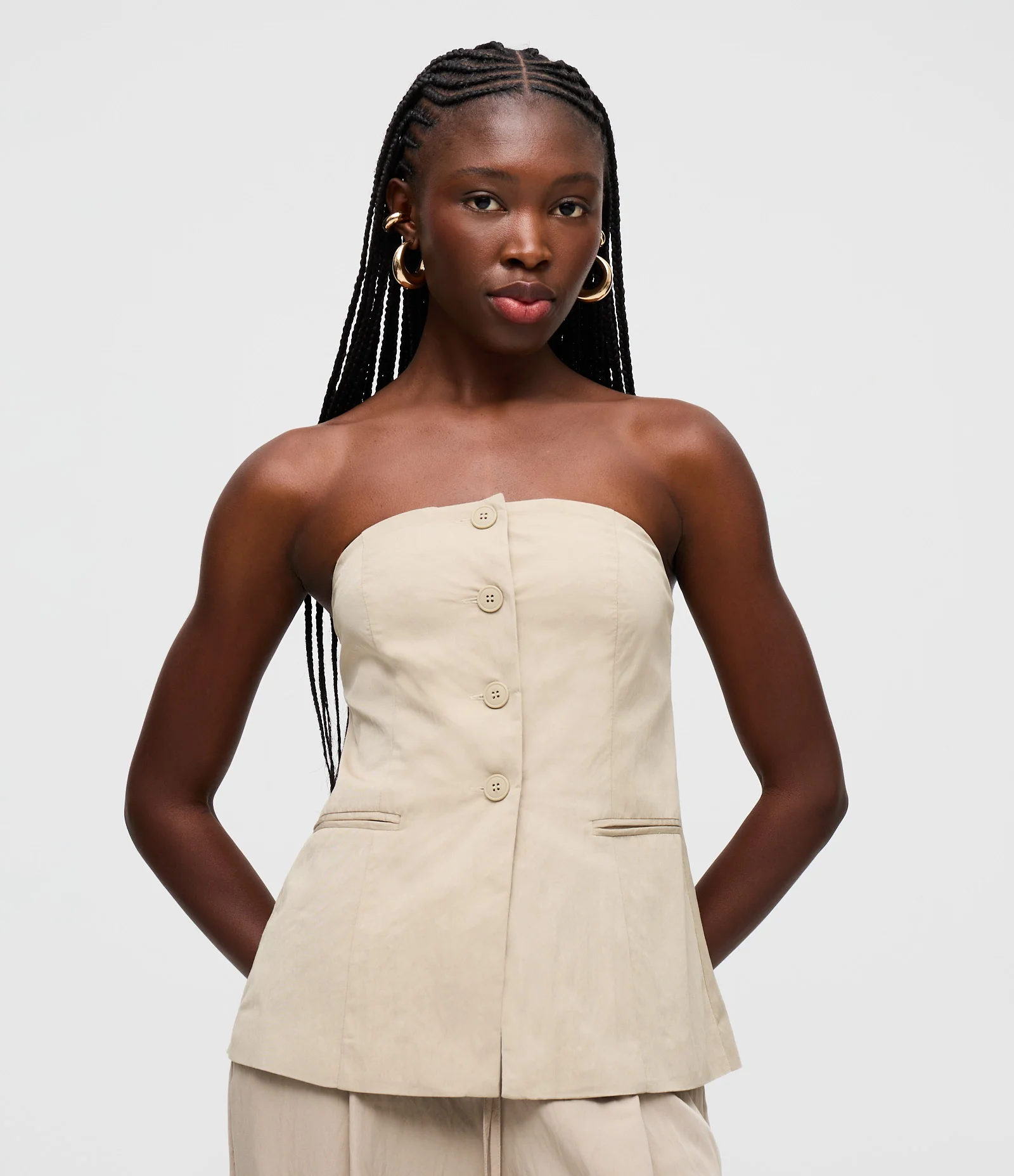 Colete Alfaiatado Sem Alças e com Elástico nas Costas Bege 1