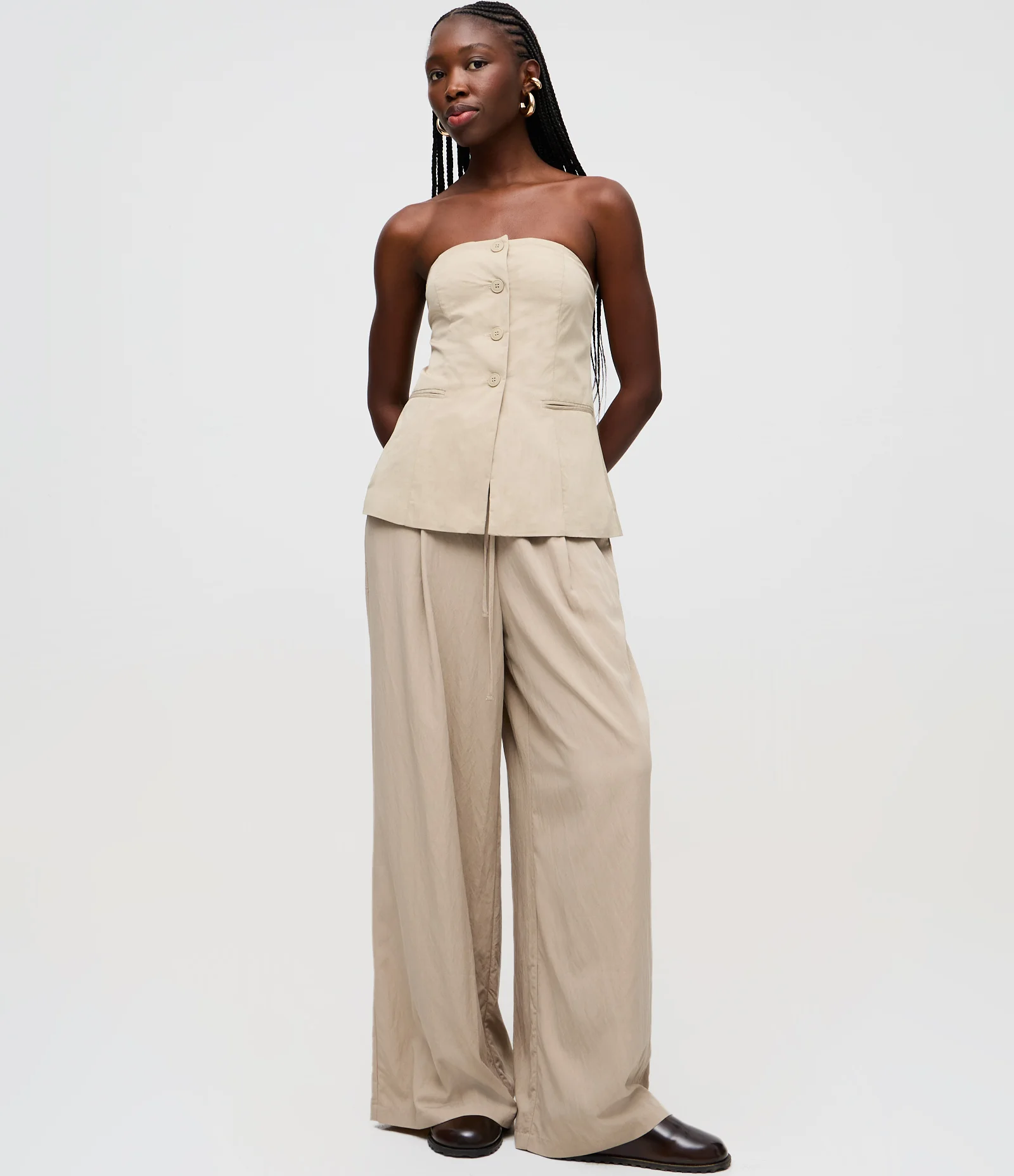 Colete Alfaiatado Sem Alças e com Elástico nas Costas Bege 2