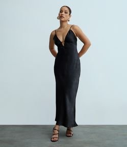 Vestido Sleep Dress New Midi Acetinado com Decote Profundo