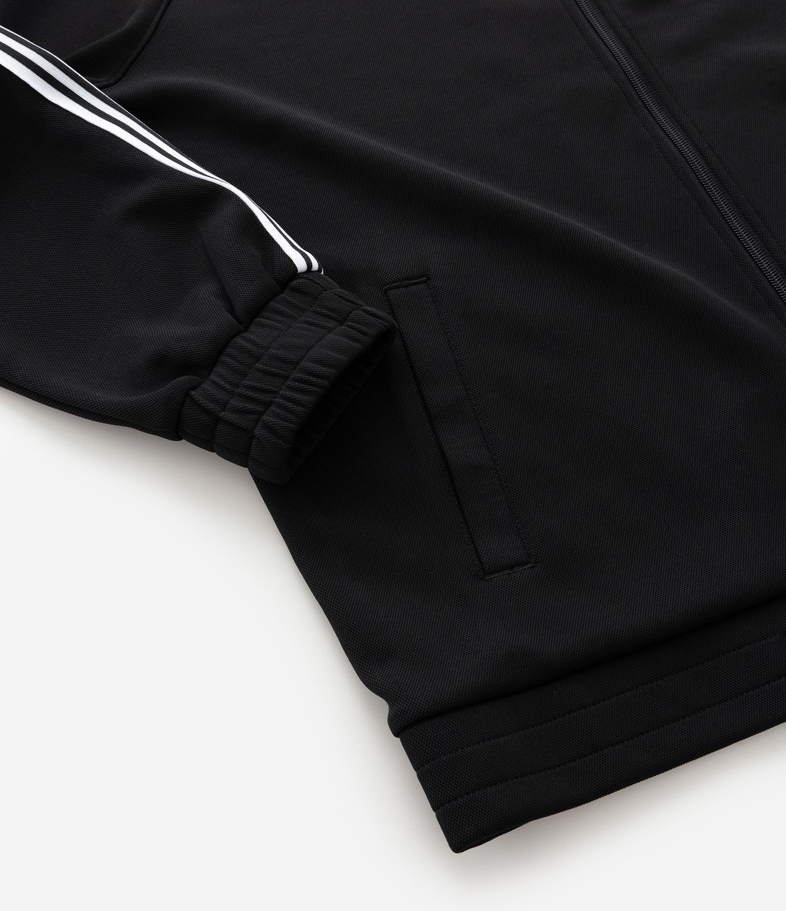 Casaco em Helanca com Bordado Localizado e Listras Contrastantes Preto 6