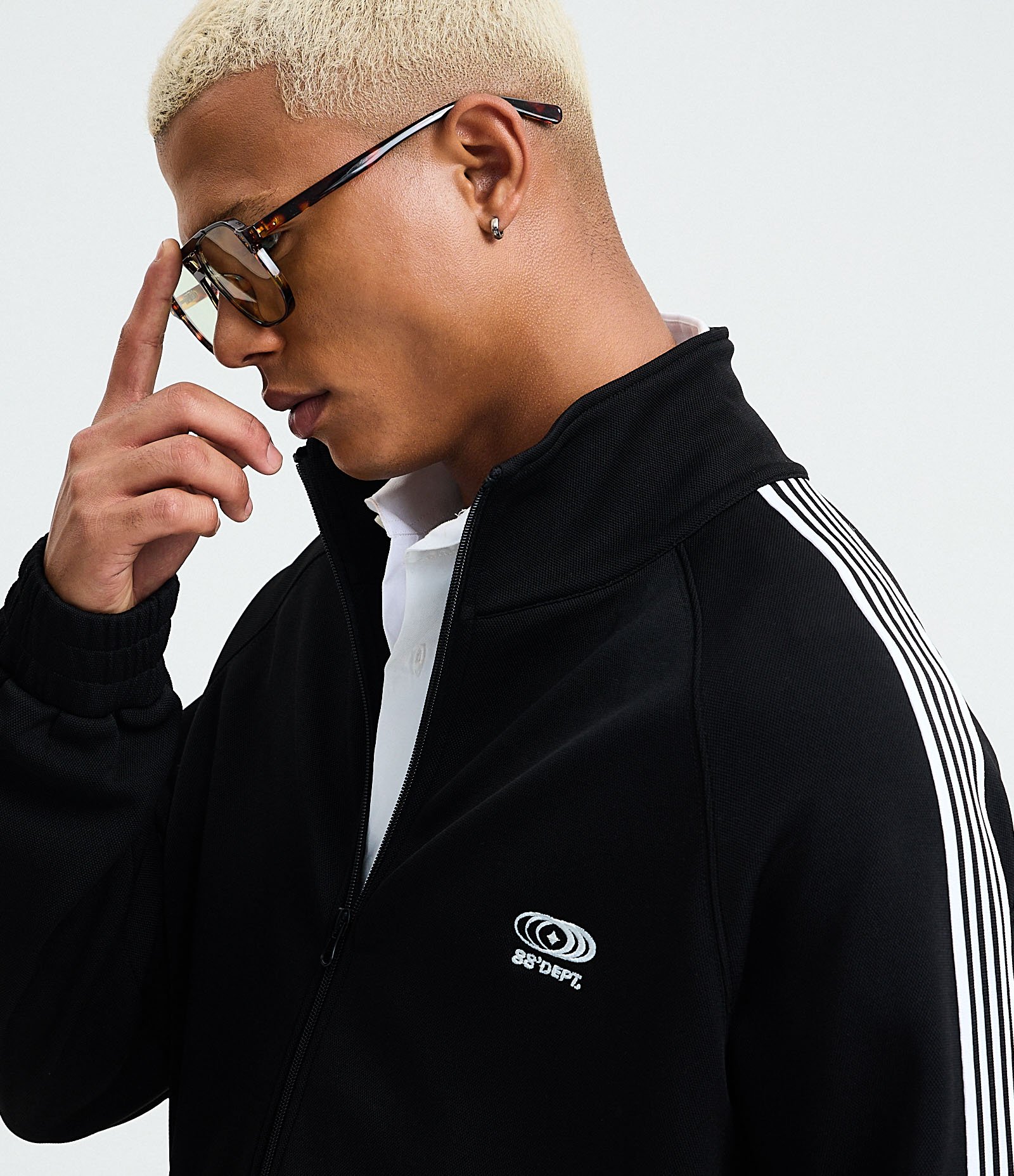 Casaco em Helanca com Bordado Localizado e Listras Contrastantes Preto 3