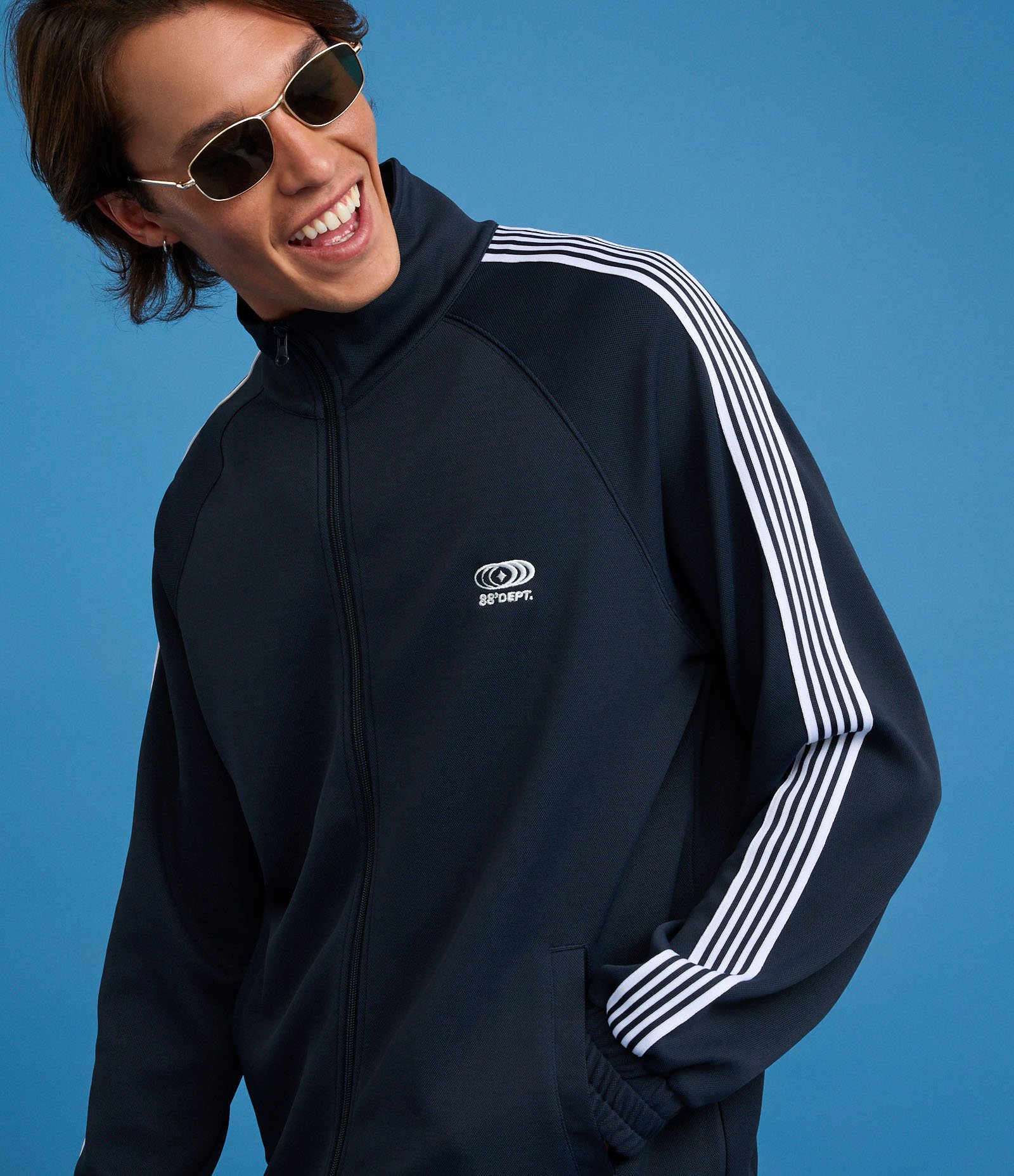 Casaco em Helanca com Bordado Localizado e Listras Contrastantes Preto 3