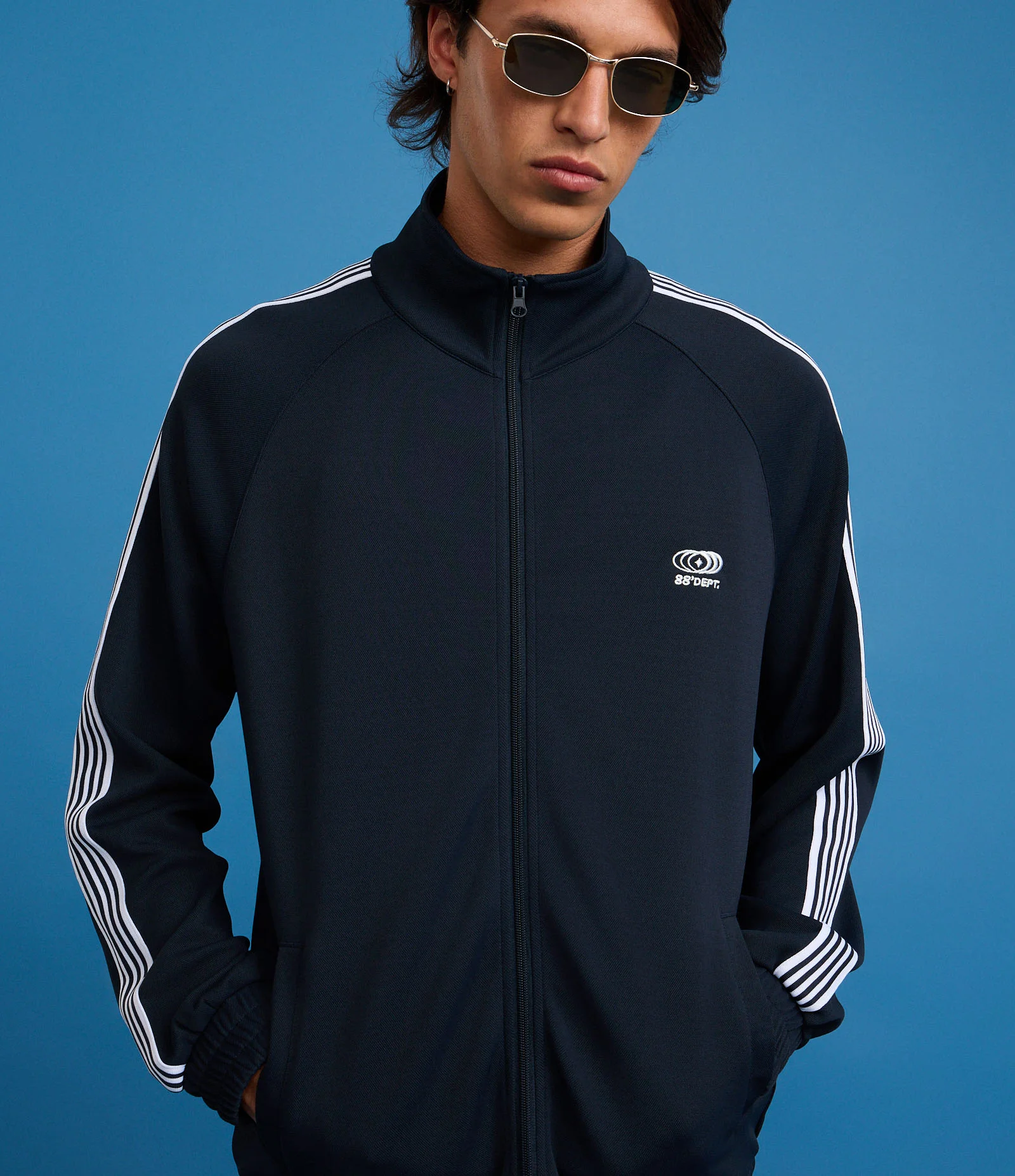 Casaco em Helanca com Bordado Localizado e Listras Contrastantes Preto 5