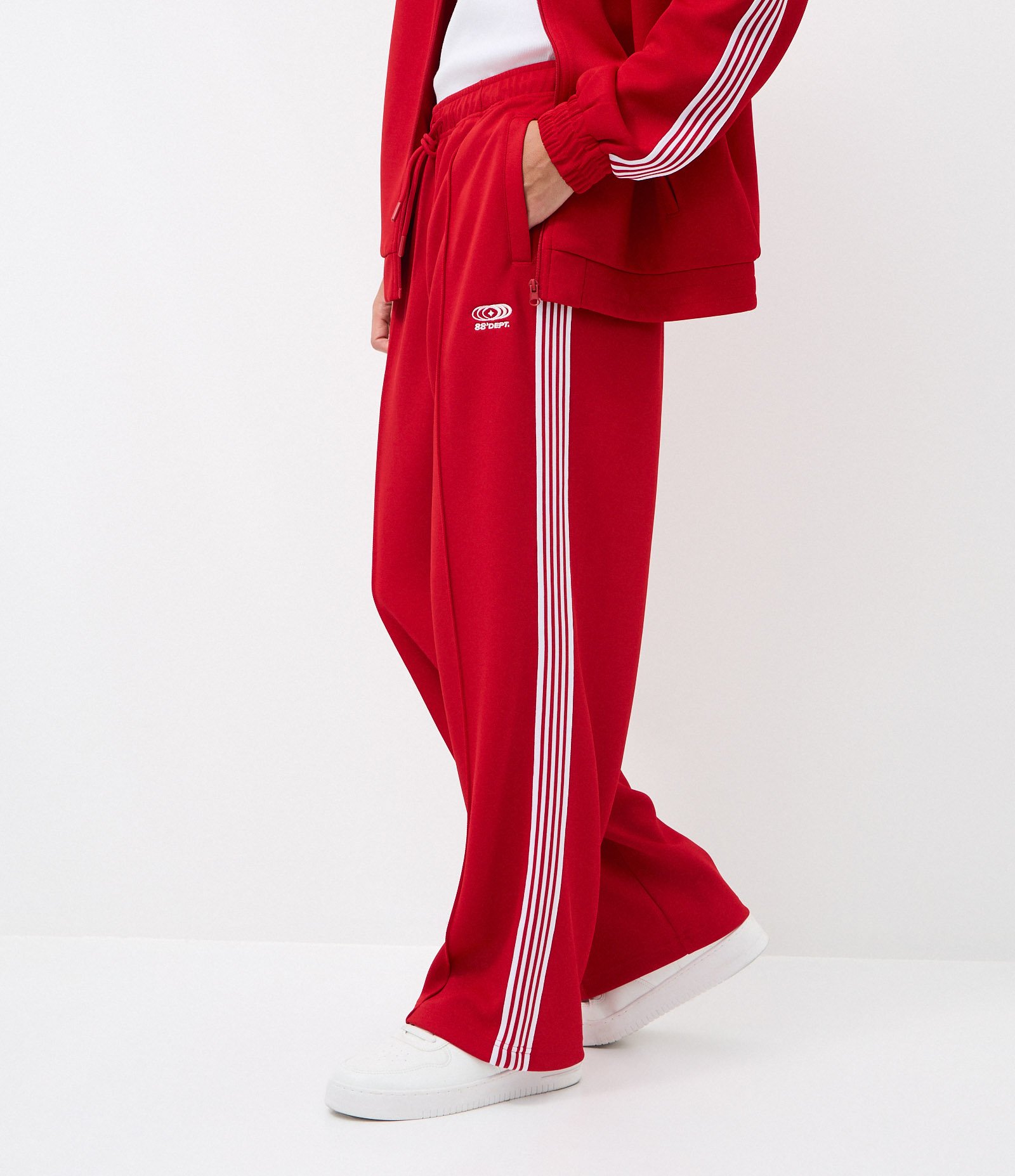 Calça Esportiva em Helanca com Listras Laterais e Estampa Localizada Vermelho 3