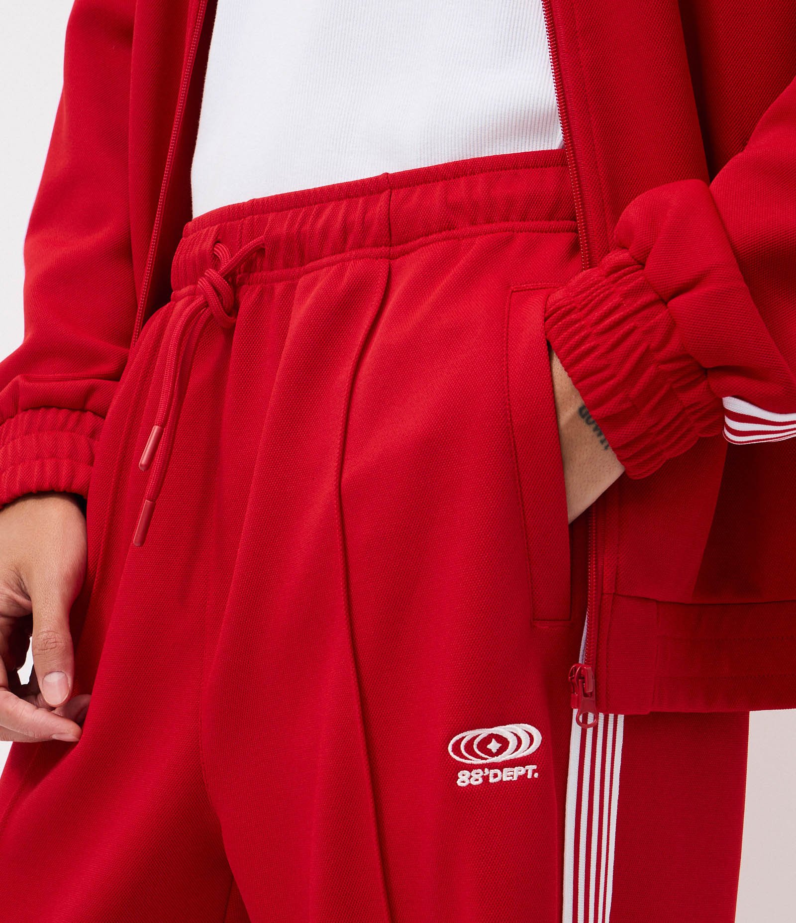 Calça Esportiva em Helanca com Listras Laterais e Estampa Localizada Vermelho 4