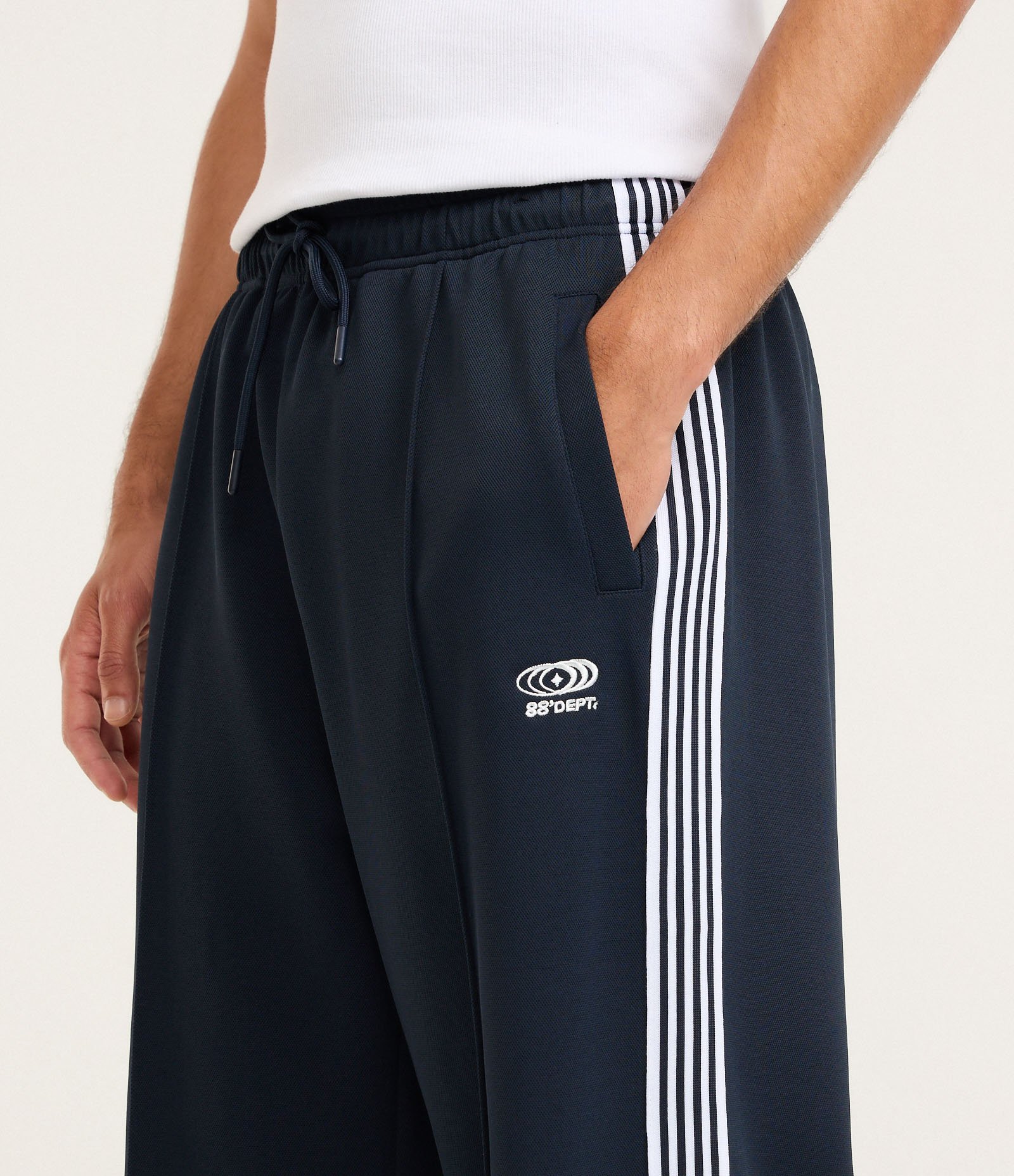 Calça Esportiva em Helanca com Listras Laterais e Estampa Localizada Azul Escuro 4