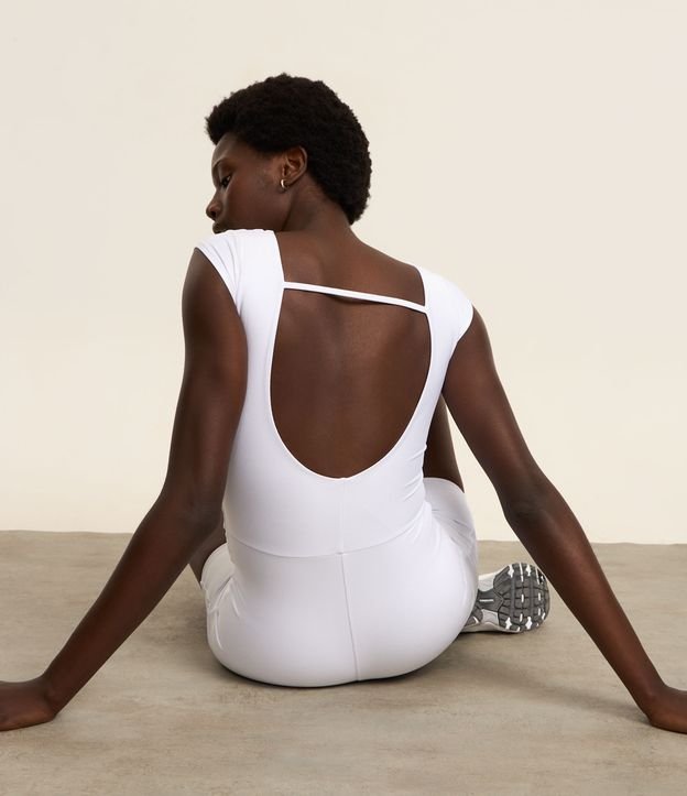 Macaquinho Esportivo em Microfibra Canelada com Abertura nas Costas