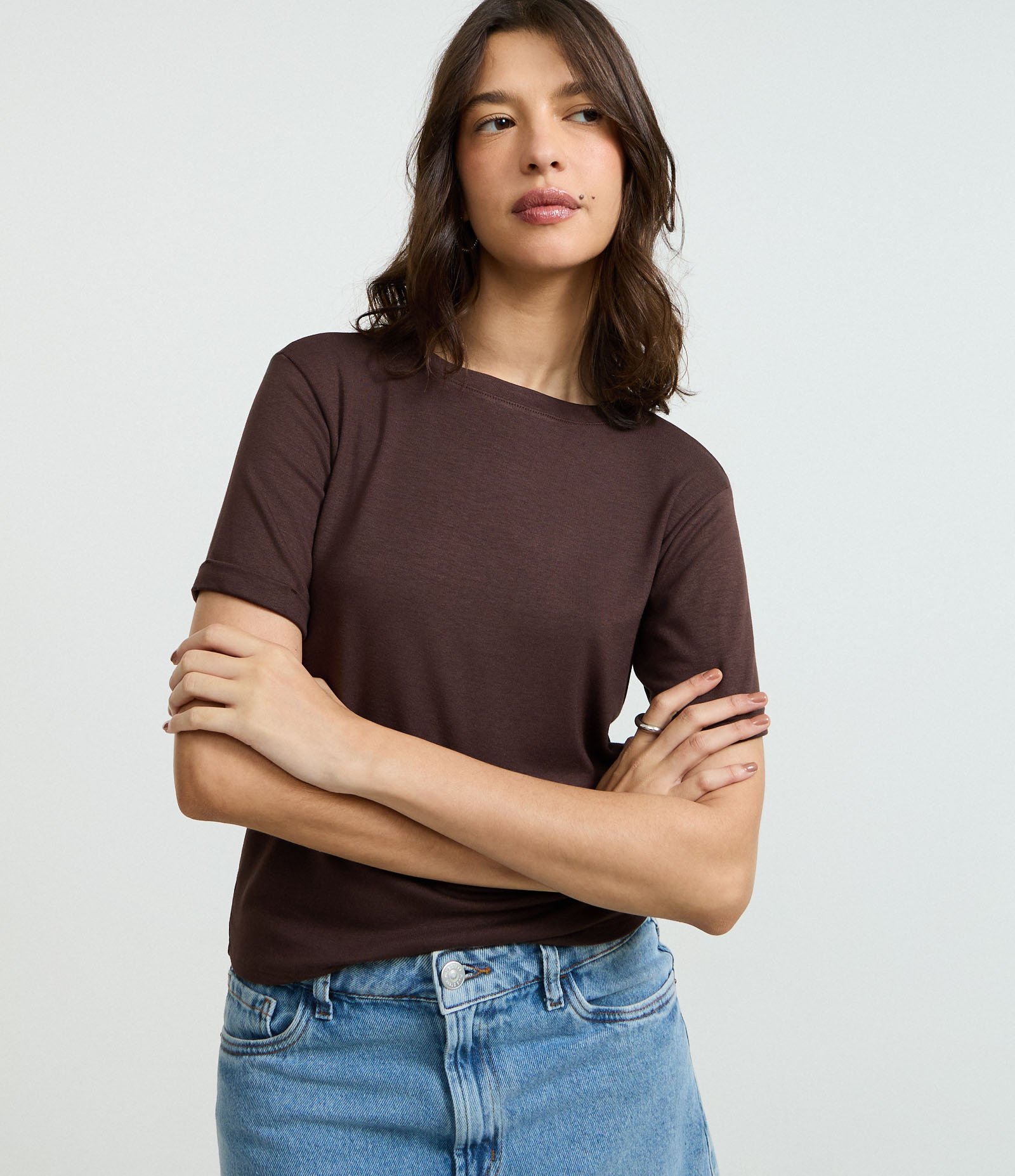 Blusa Básica em Viscose com Manga Dobrada Marrom 1