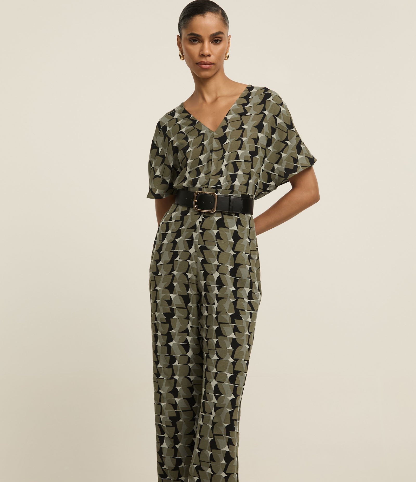 Macacão Pantalona em Crepe com Estampa Geométrica e Amarração nas costas Verde 2