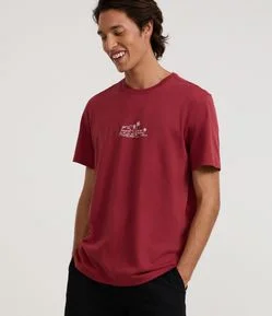 Camiseta Comfort em Algodão Peruano com Estampa Lettering Ilha