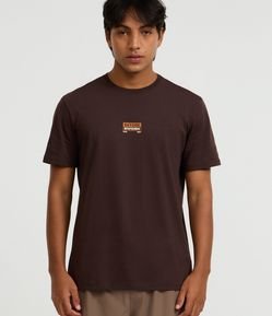 Camiseta Comfort em Algodão Peruano com Estampa Lettering Outside Division