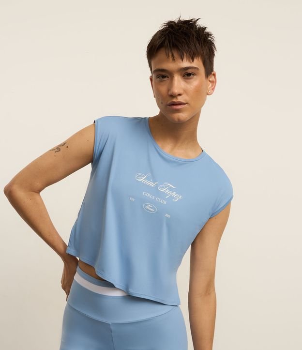 Blusa Esportiva em Microfibra Leve com Estampa Saint Tropez e Barra Dobrada
