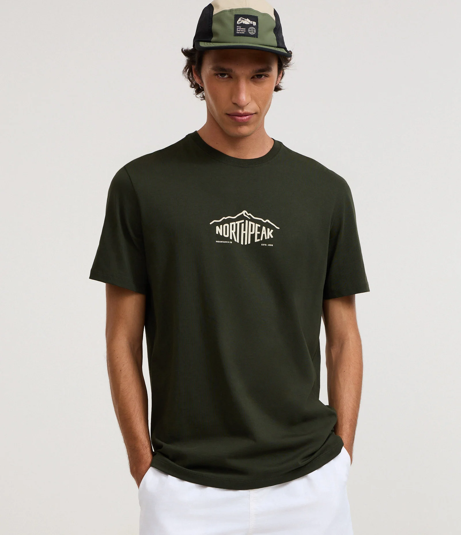 Camiseta Comfort em Algodão Peruano com Estampa Lettering Northpeak Verde 1