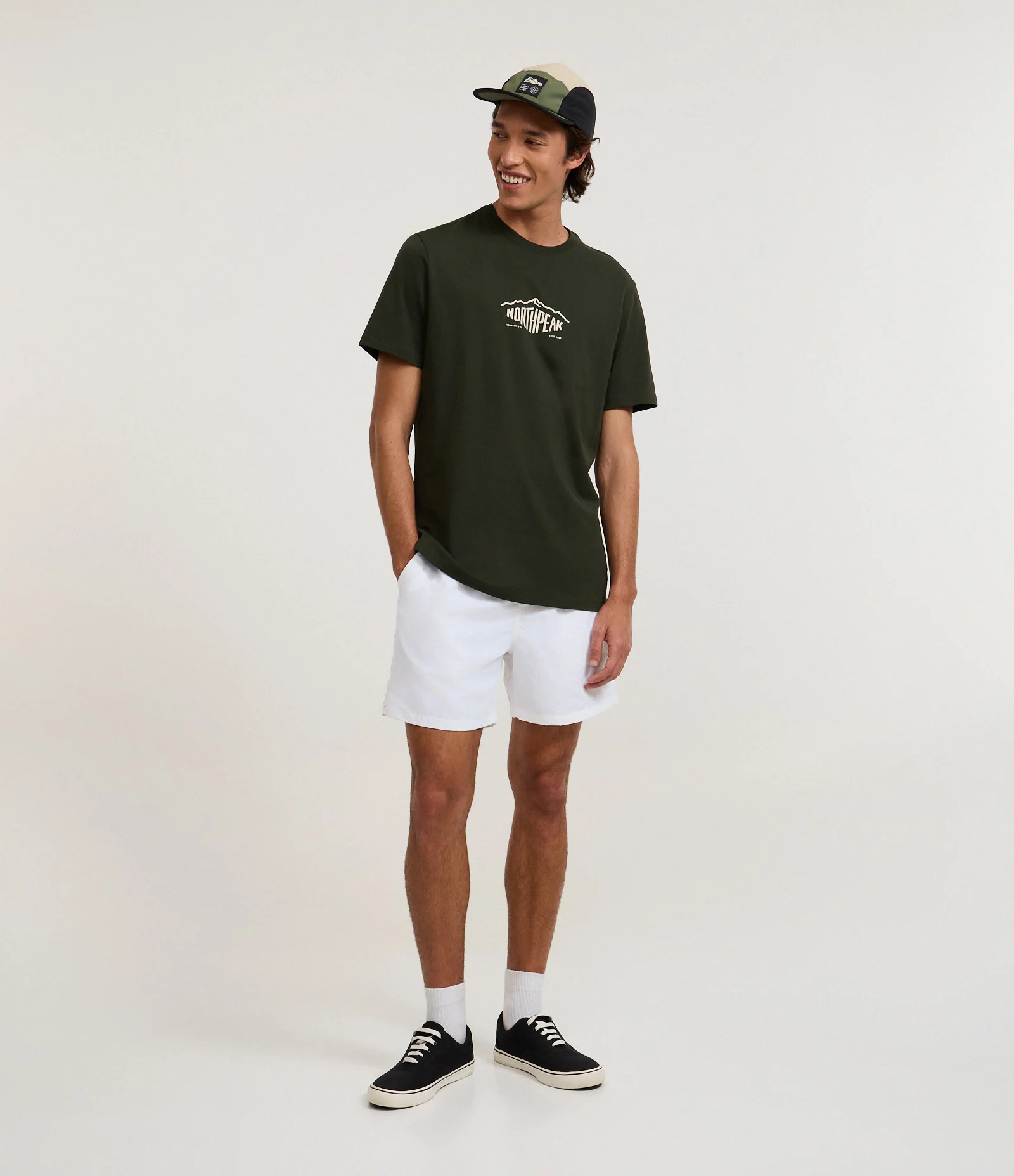 Camiseta Comfort em Algodão Peruano com Estampa Lettering Northpeak Verde 2