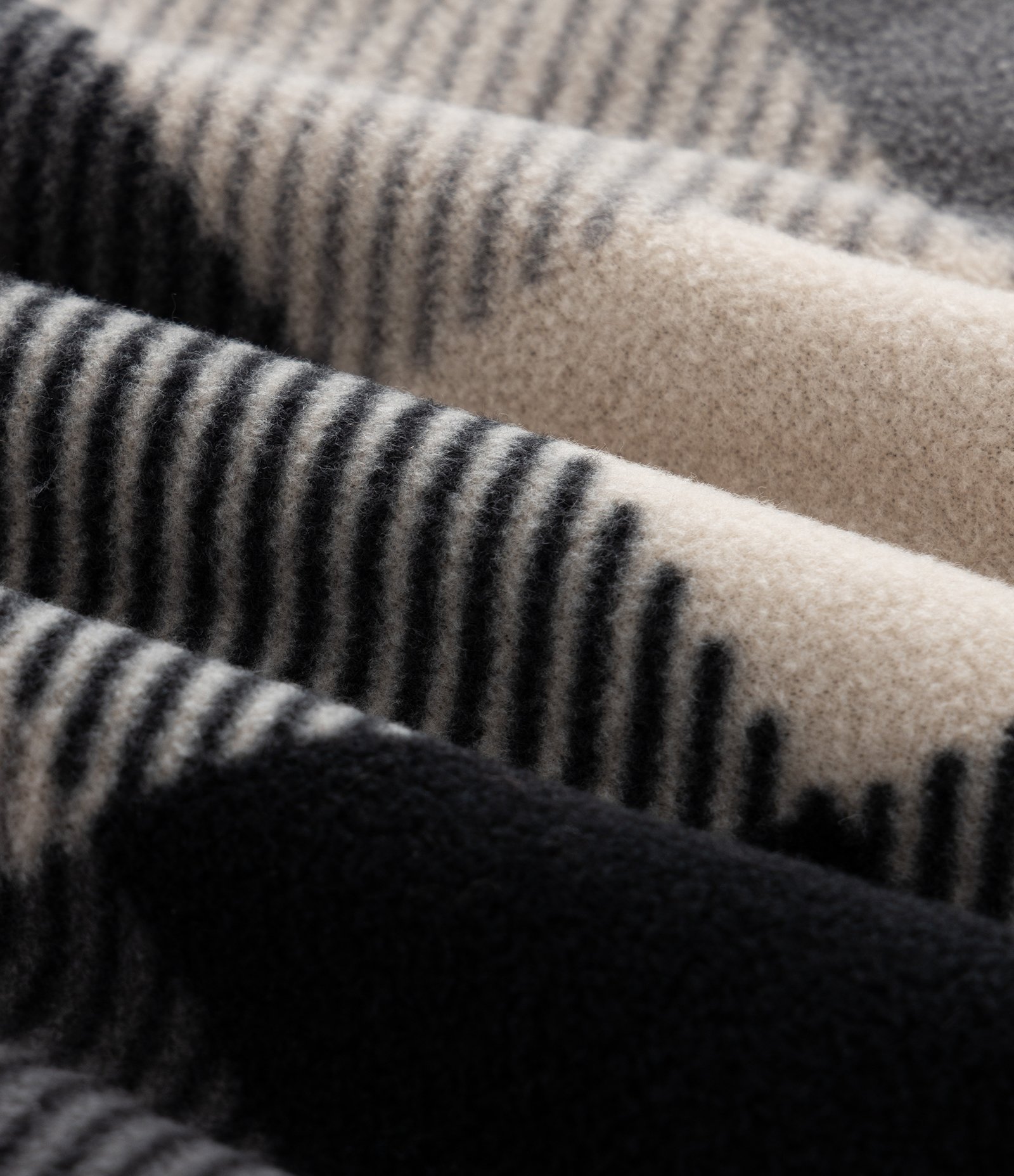 Casaco Infantil em Fleece com Estampa Xadrez e Capuz – Tam 5 a 14 Anos Preto 4