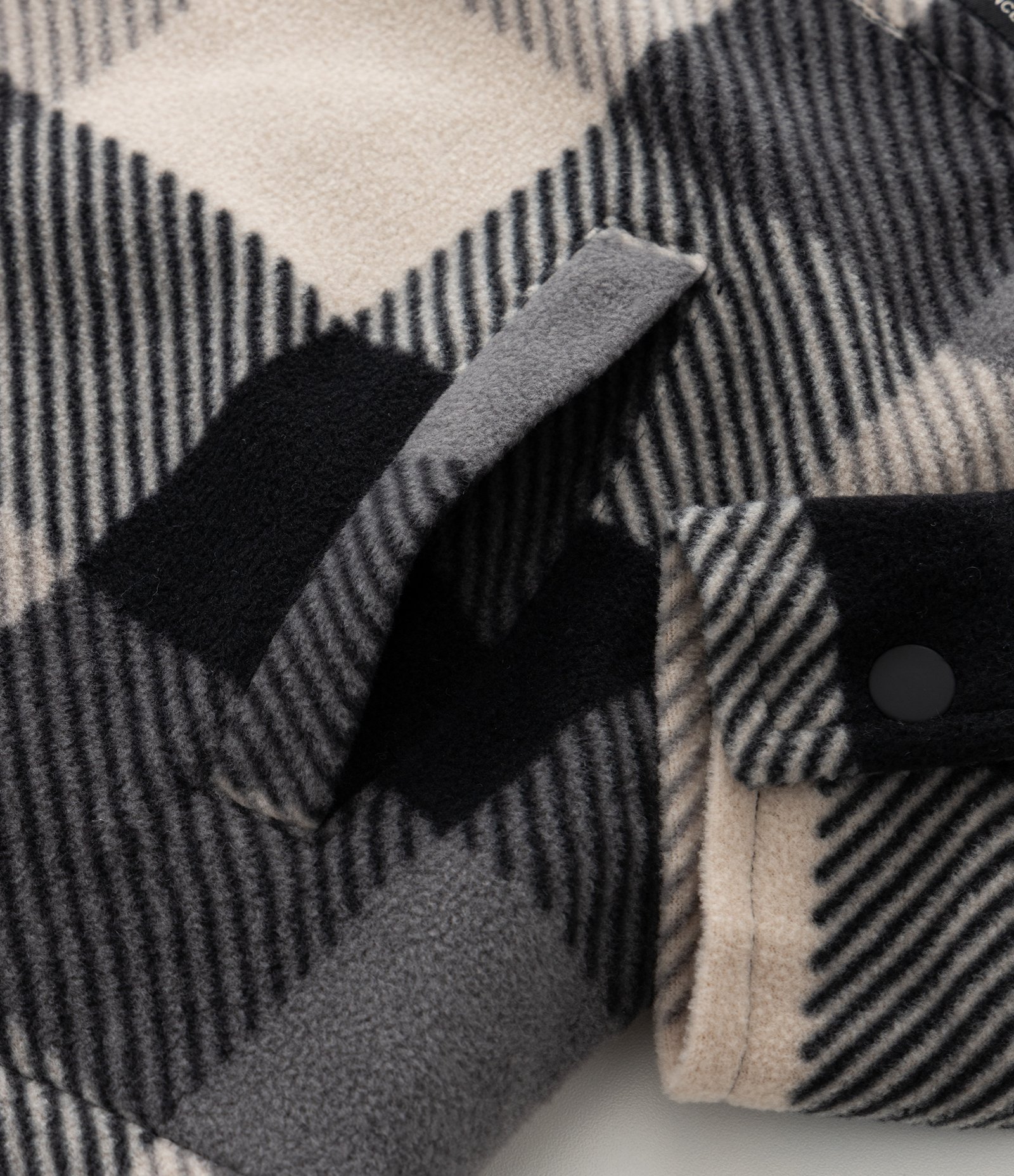 Casaco Infantil em Fleece com Estampa Xadrez e Capuz – Tam 5 a 14 Anos Preto 7