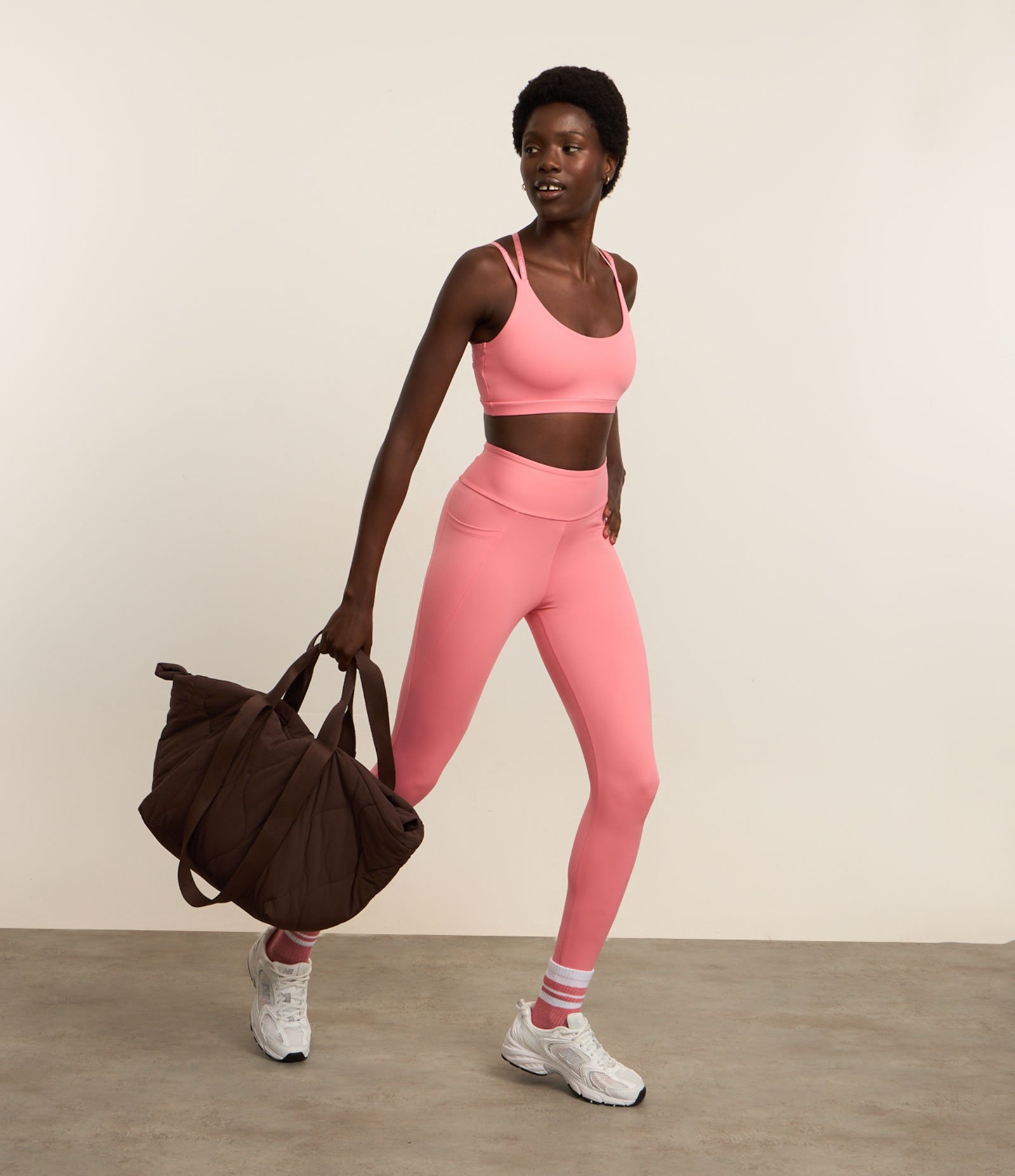 Top Bojo Esportivo em Microfibra com Tiras Elásticas Cruzadas nas Costas Rosa 3