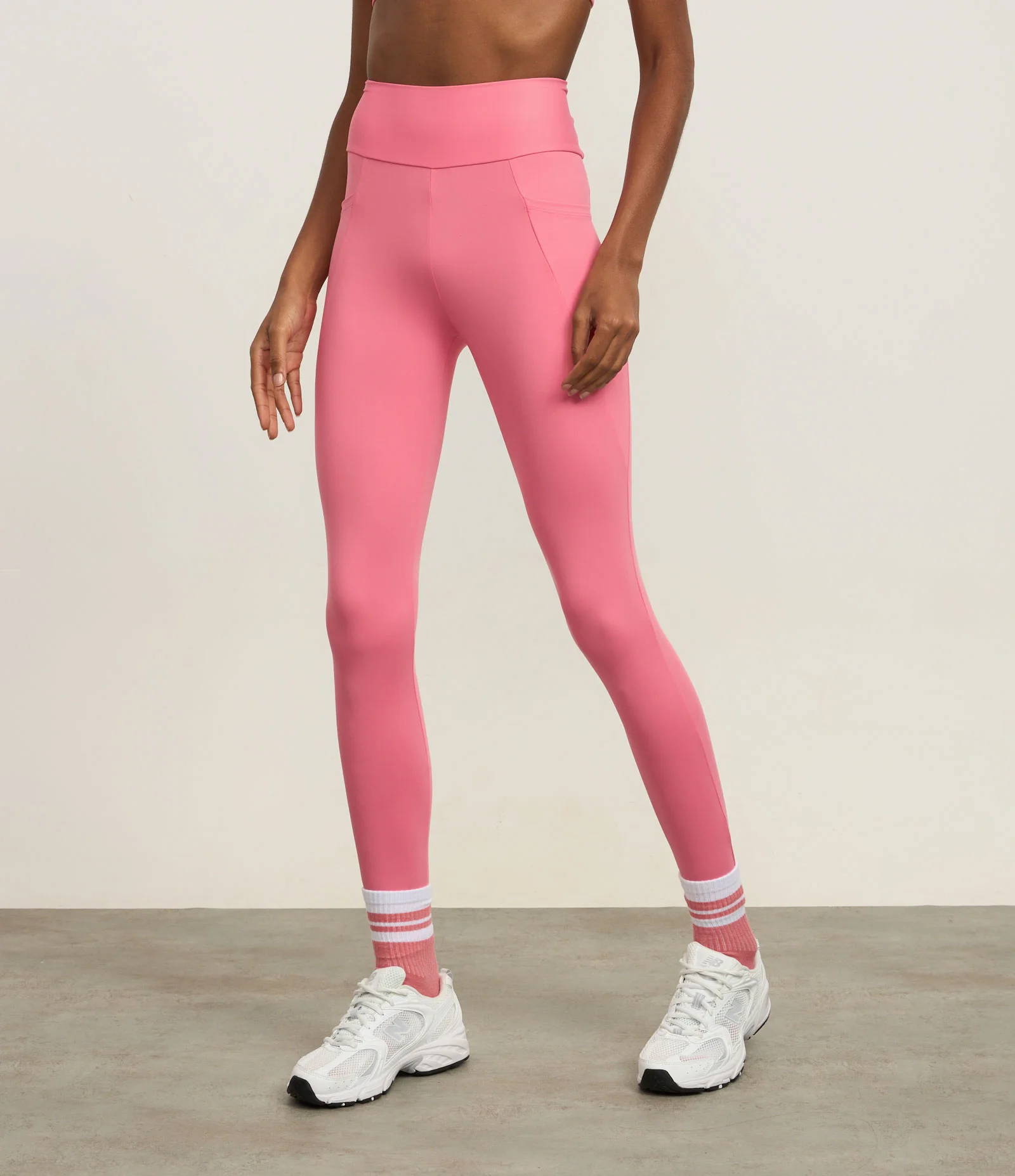 Calça Legging Esportiva em Microfibra Pesada com Tiras Elásticas Cruzadas Rosa 2