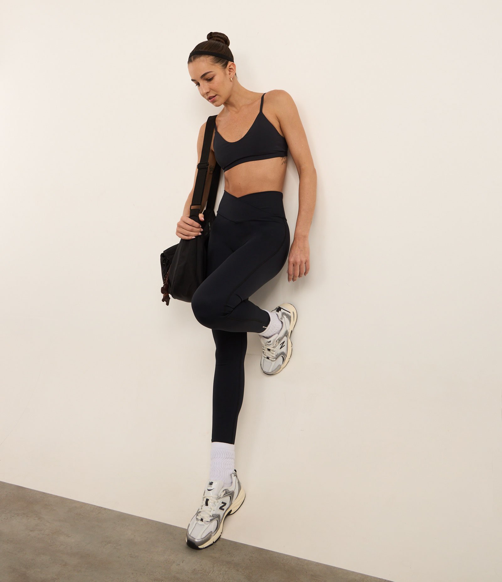 Calça Legging Esportiva com Cós Transpassado e sem Gancho Frontal Preto 1