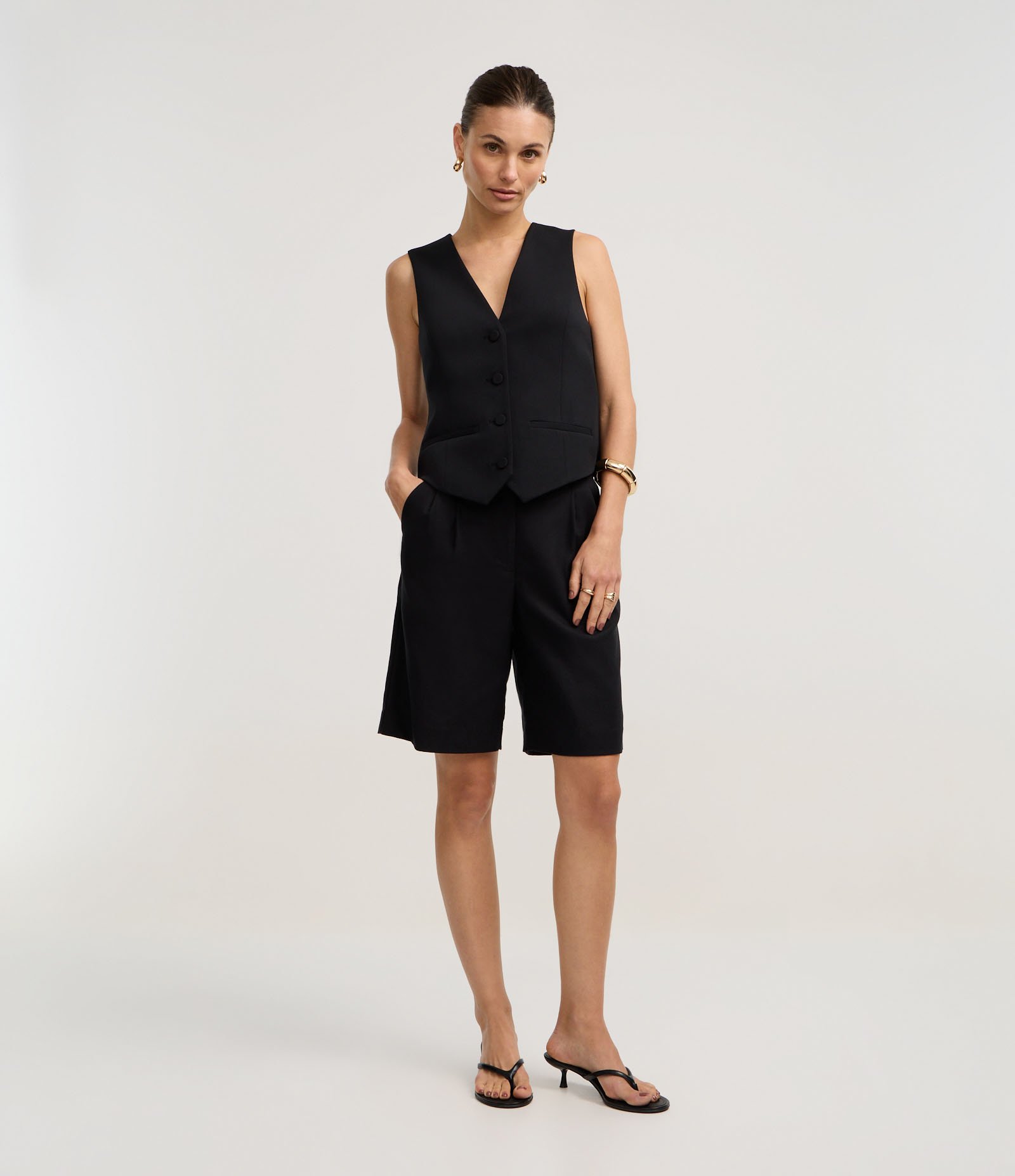 Colete de Alfaiataria com Decote V e Quatro Botões Preto 2