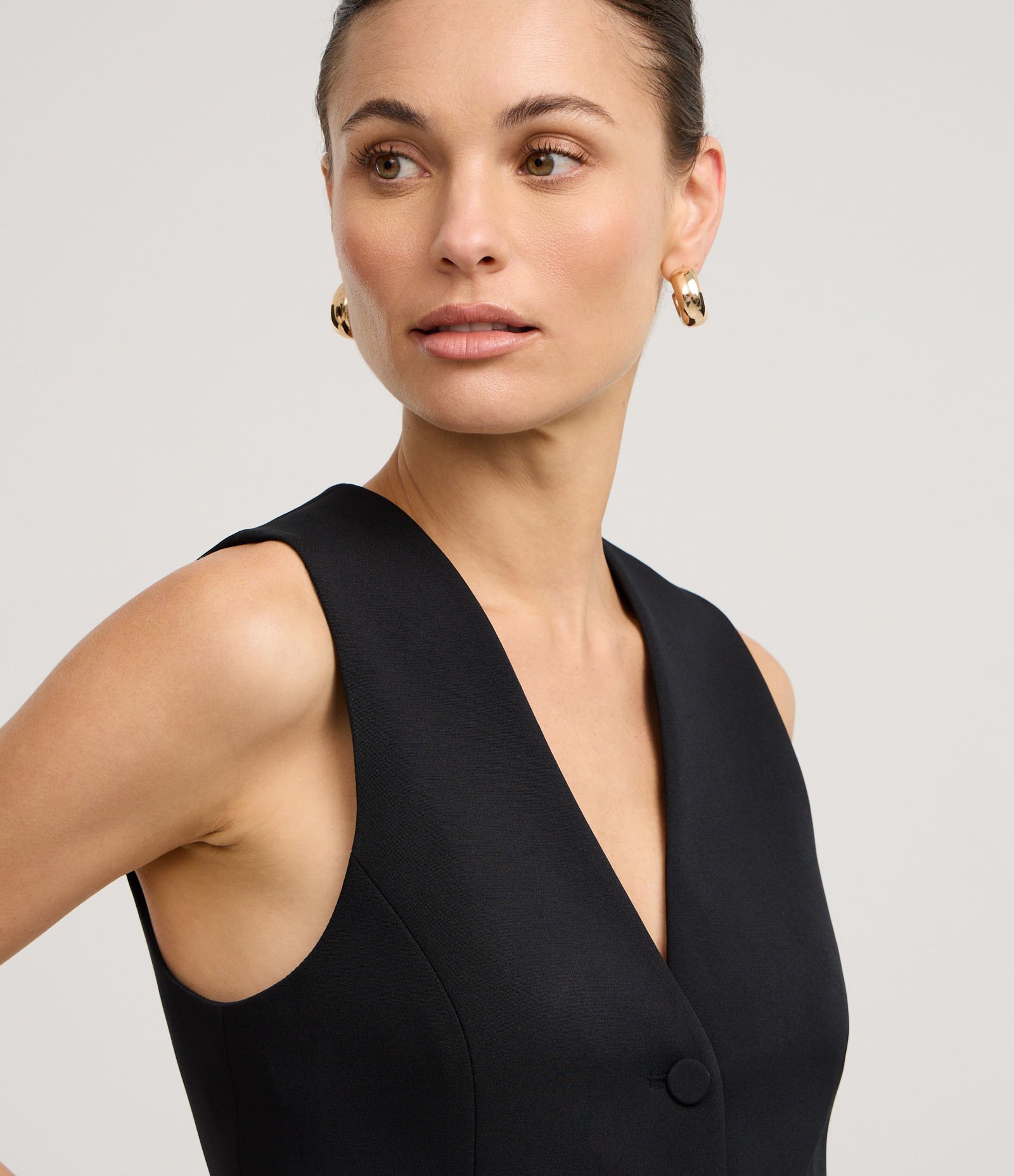 Colete de Alfaiataria com Decote V e Quatro Botões Preto 3