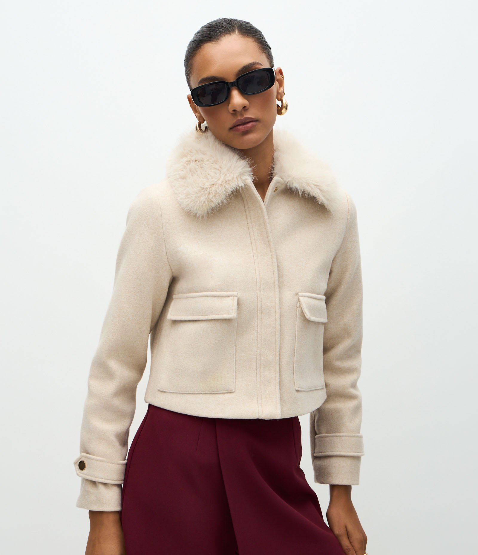 Casaco em Polivelour com Pelos na Gola e Bolsos Cargo Off White 2