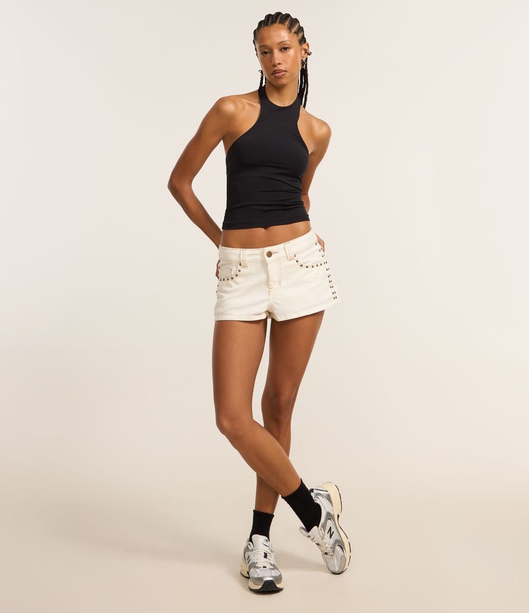Short Micro em Sarja com Tachas e Costura Aparente Off White