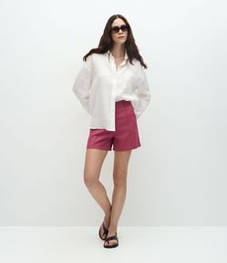 Short Cintura Alta em Viscolinho com Frisos